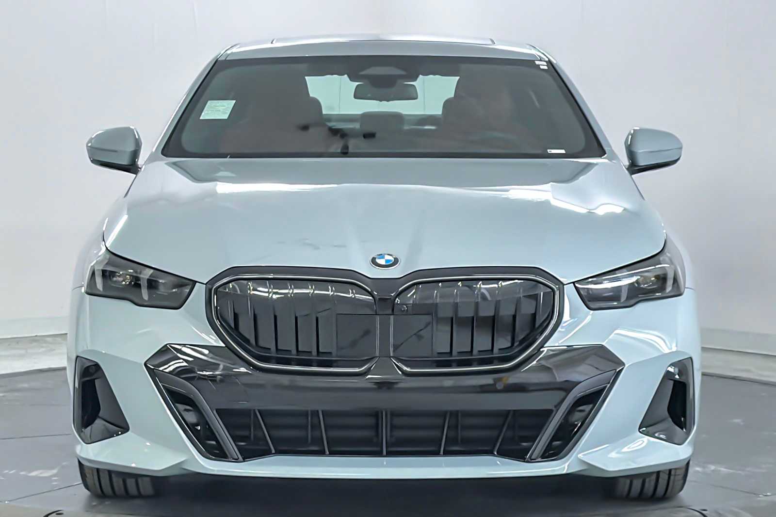 Thumbnail: 2026 BMW 5 Series - 10