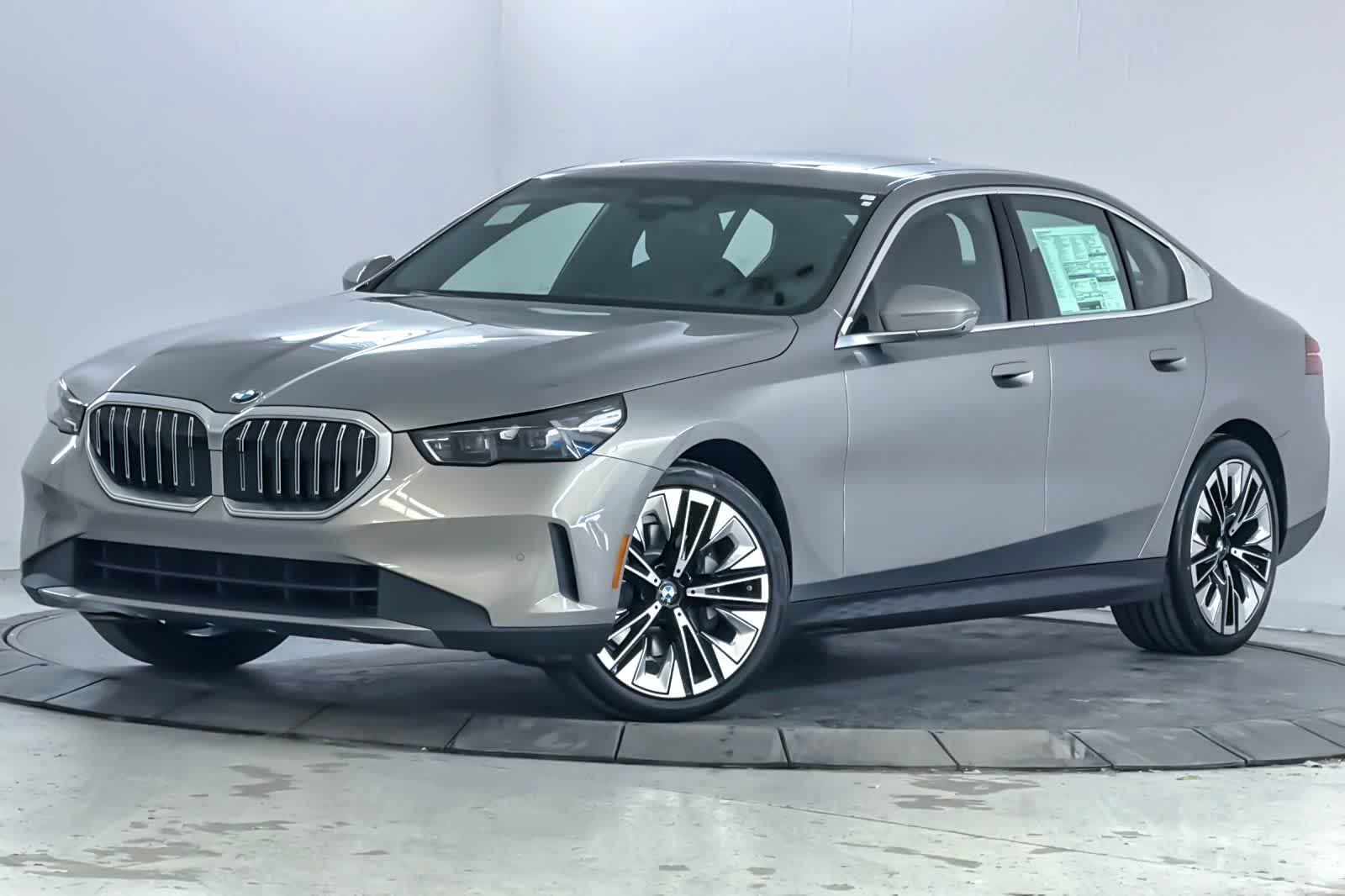 Thumbnail: 2026 BMW 5 Series - 1