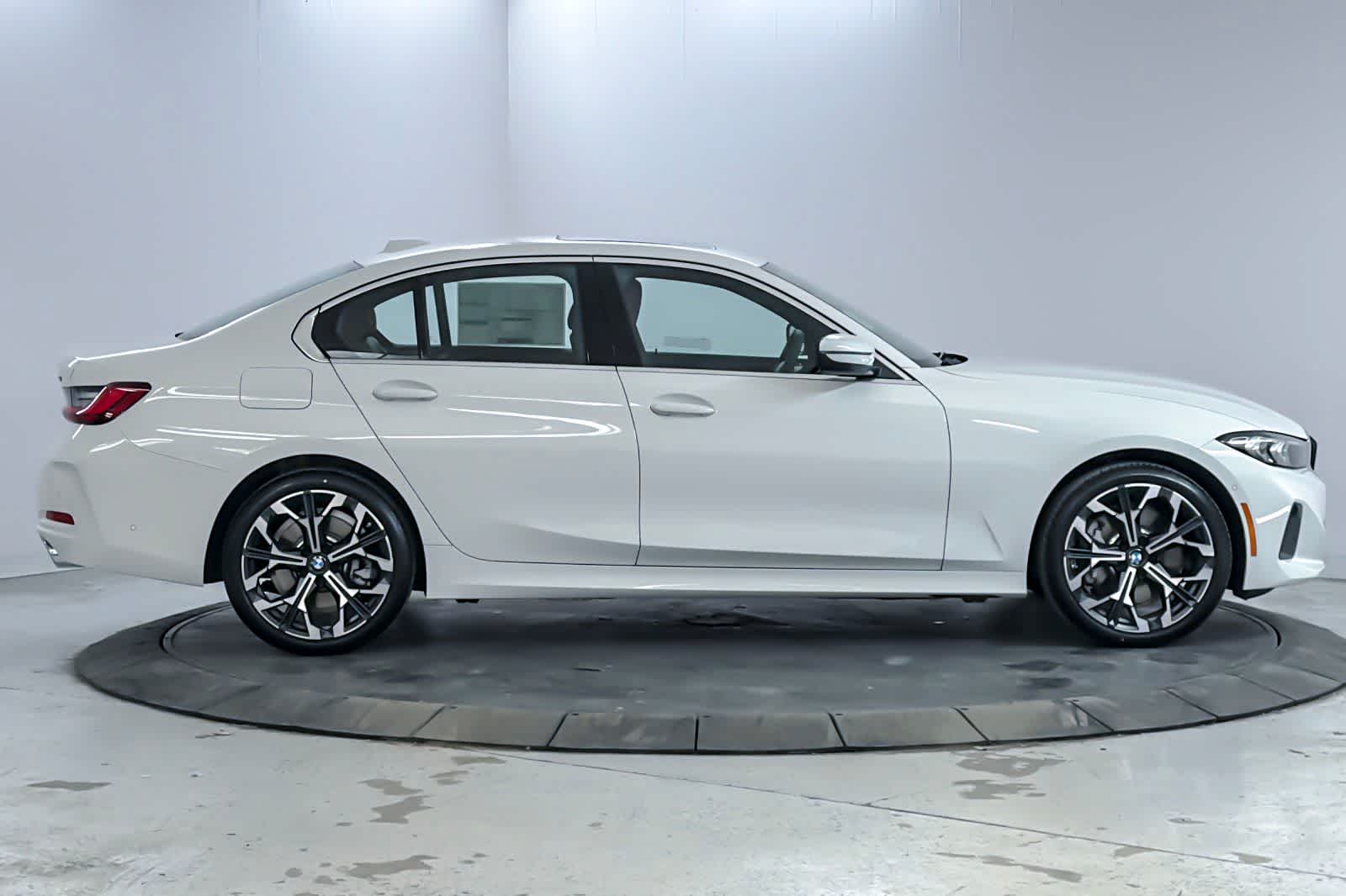 Thumbnail: 2026 BMW 3 Series - 8