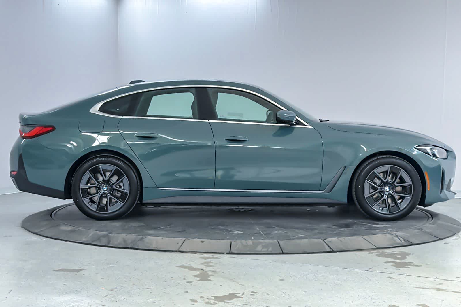 Thumbnail: 2026 BMW i4 - 8