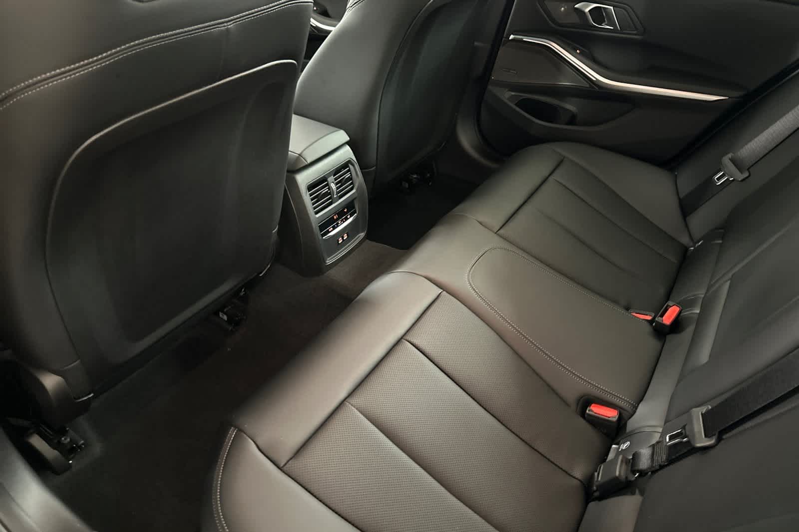 Thumbnail: 2026 BMW 3 Series - 4