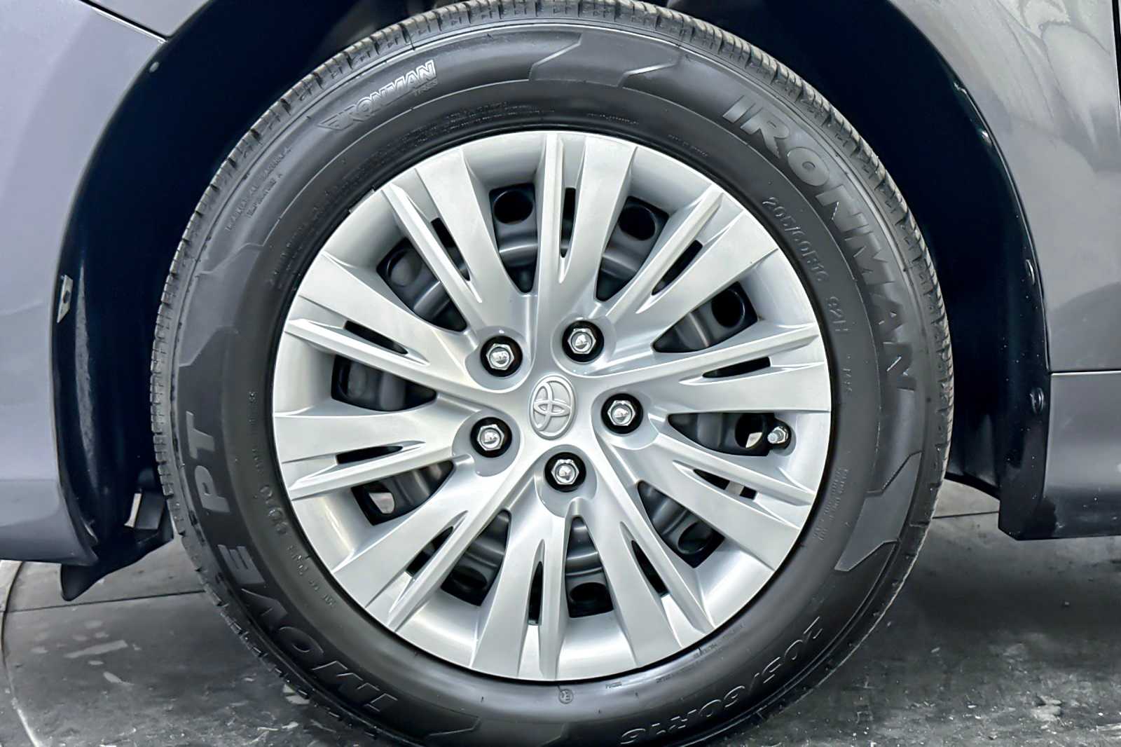 Thumbnail: 2013 Toyota Camry - 23