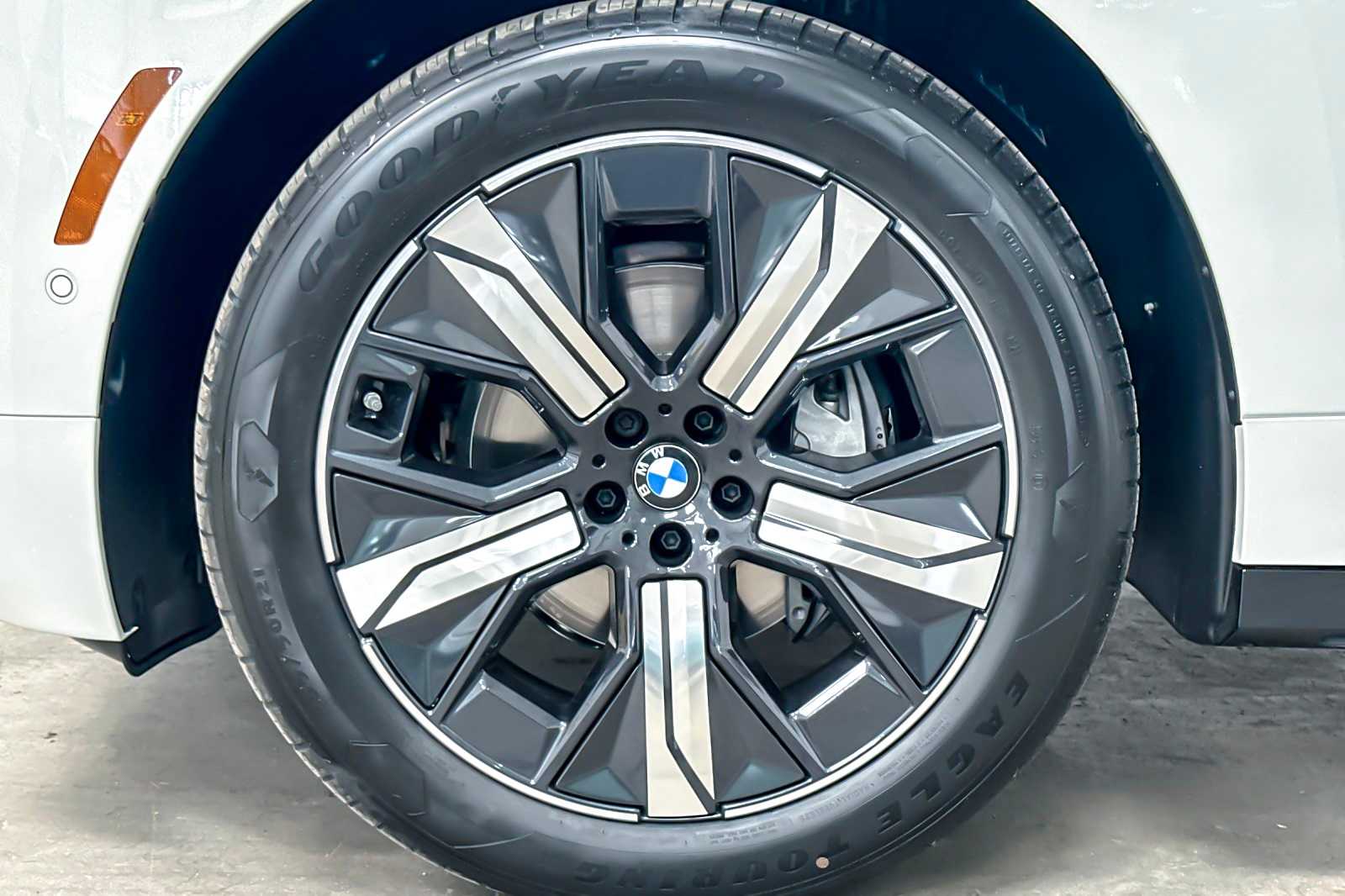 Thumbnail: 2026 BMW iX - 25