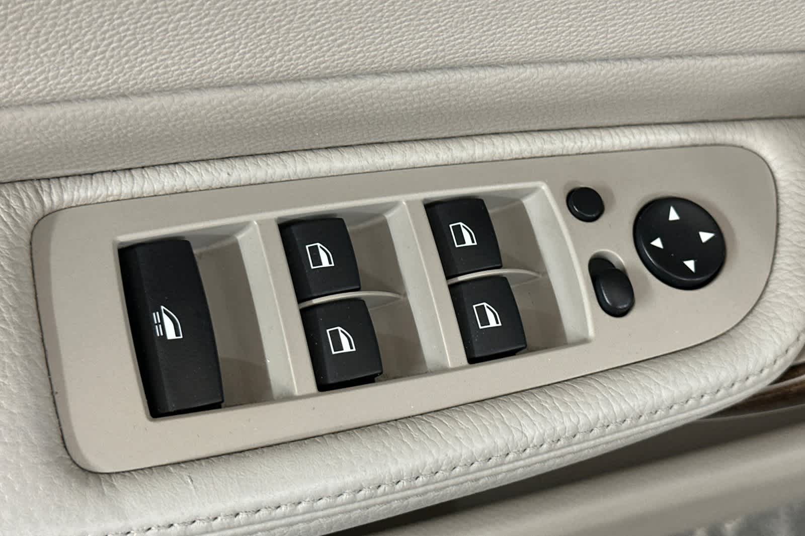 Thumbnail: 2012 BMW 1 Series - 16