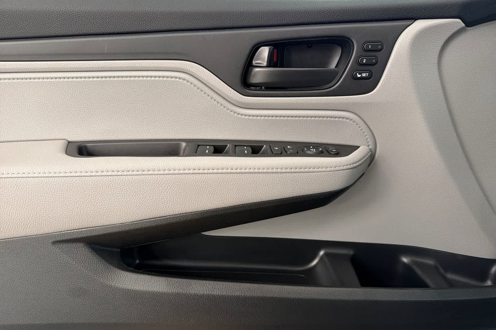 Thumbnail: 2023 Honda Odyssey - 12