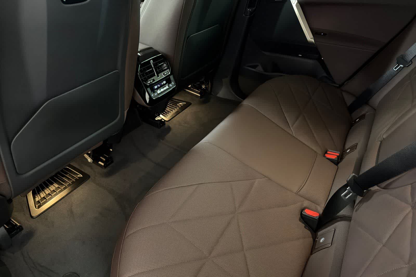 Thumbnail: 2026 BMW iX - 4