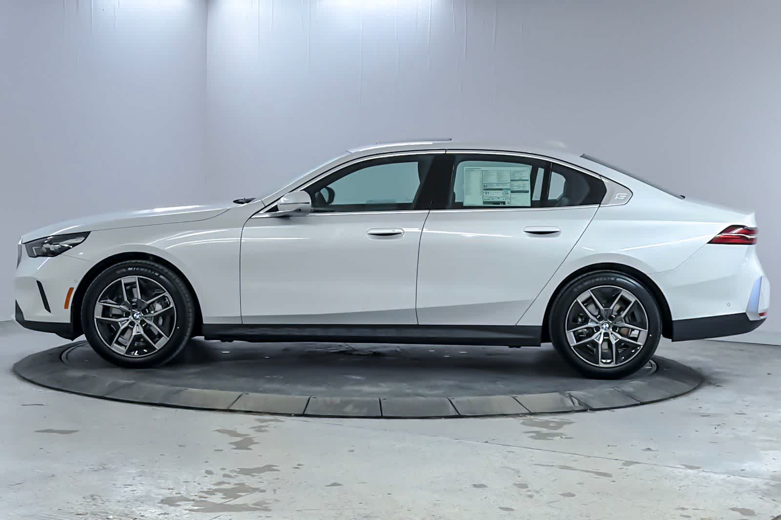 Thumbnail: 2026 BMW 5 Series - 5