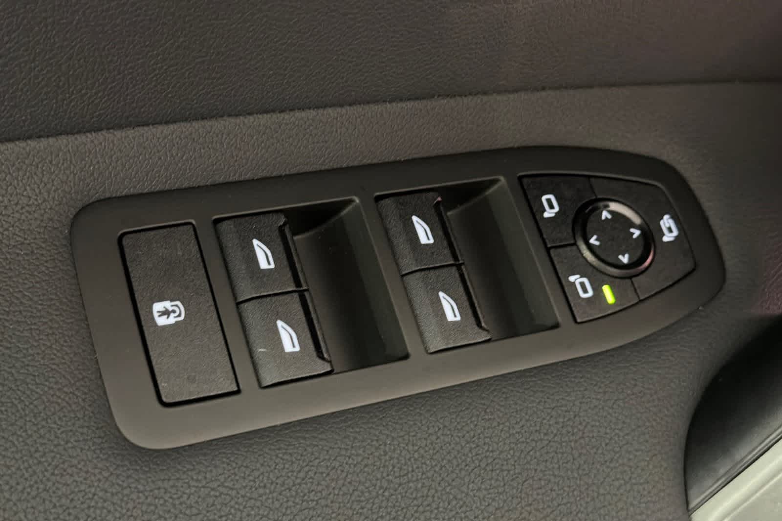 Thumbnail: 2026 BMW iX - 13