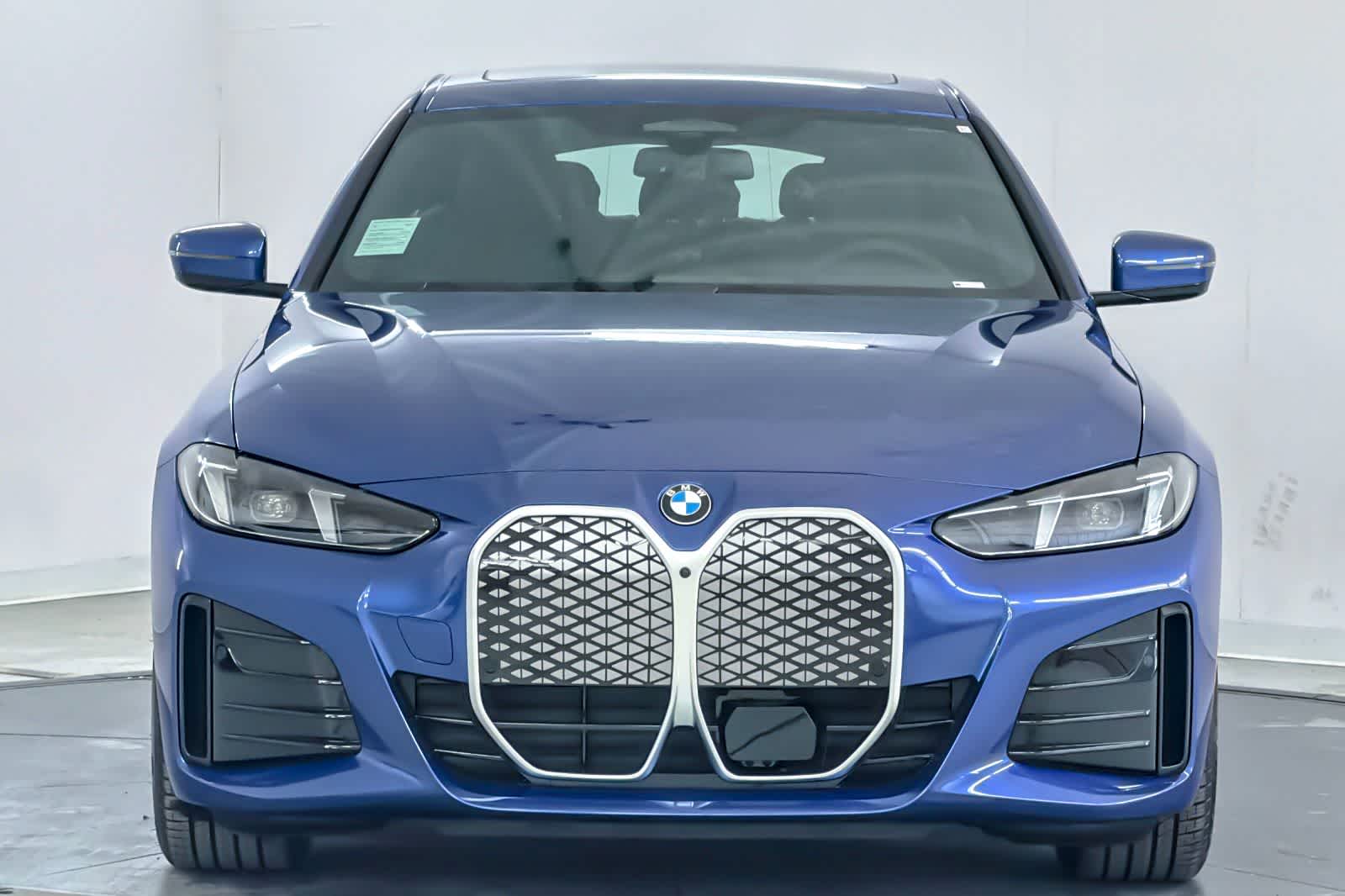 Thumbnail: 2026 BMW i4 - 10