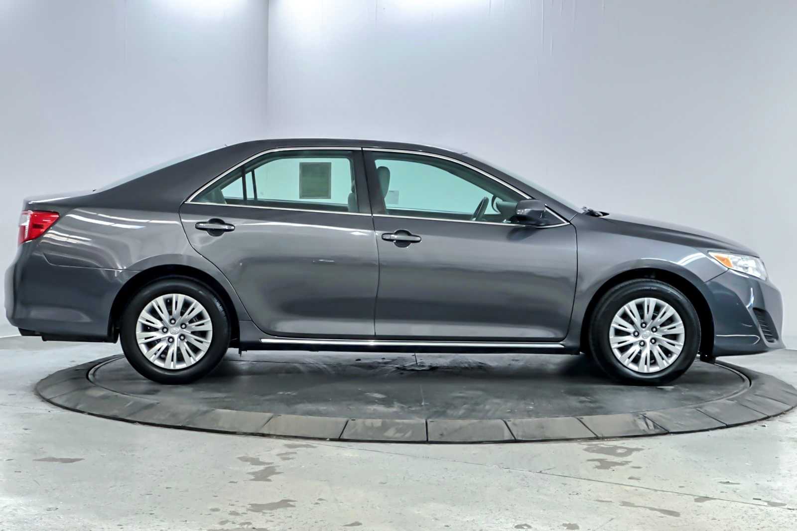 Thumbnail: 2013 Toyota Camry - 8