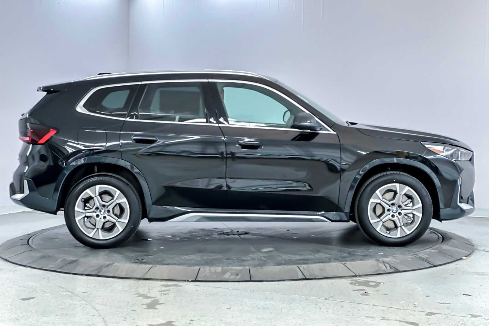 Thumbnail: 2025 BMW X1 - 8