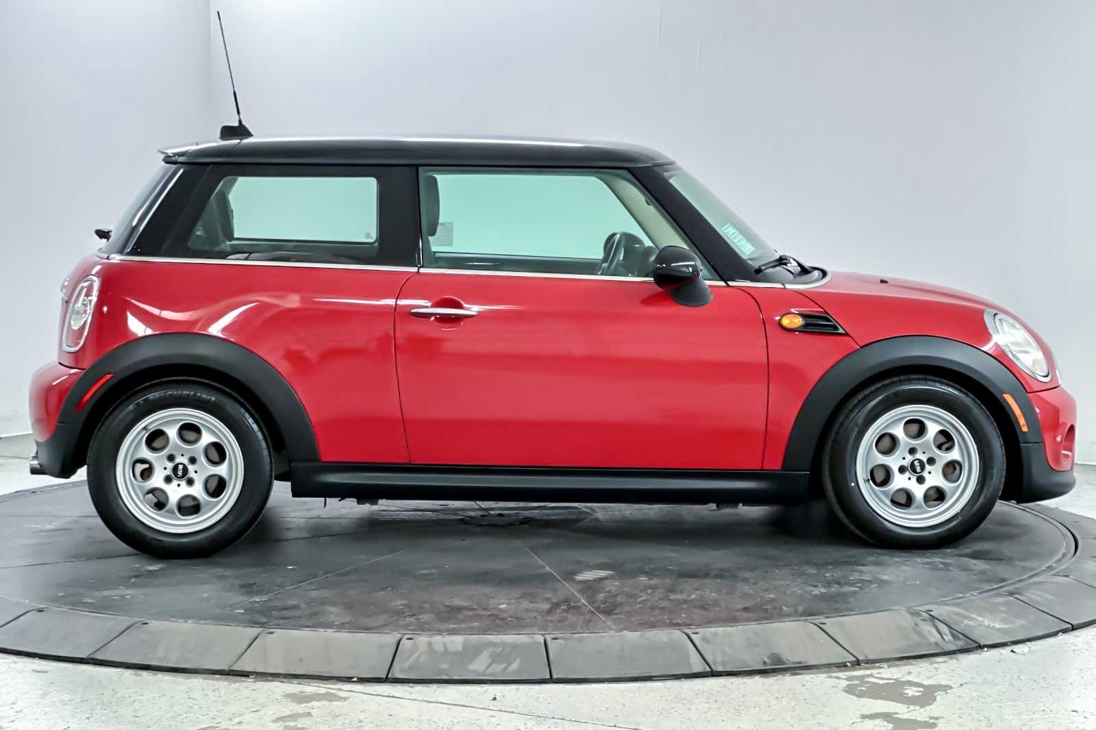 Thumbnail: 2013 MINI Cooper Hardtop - 8