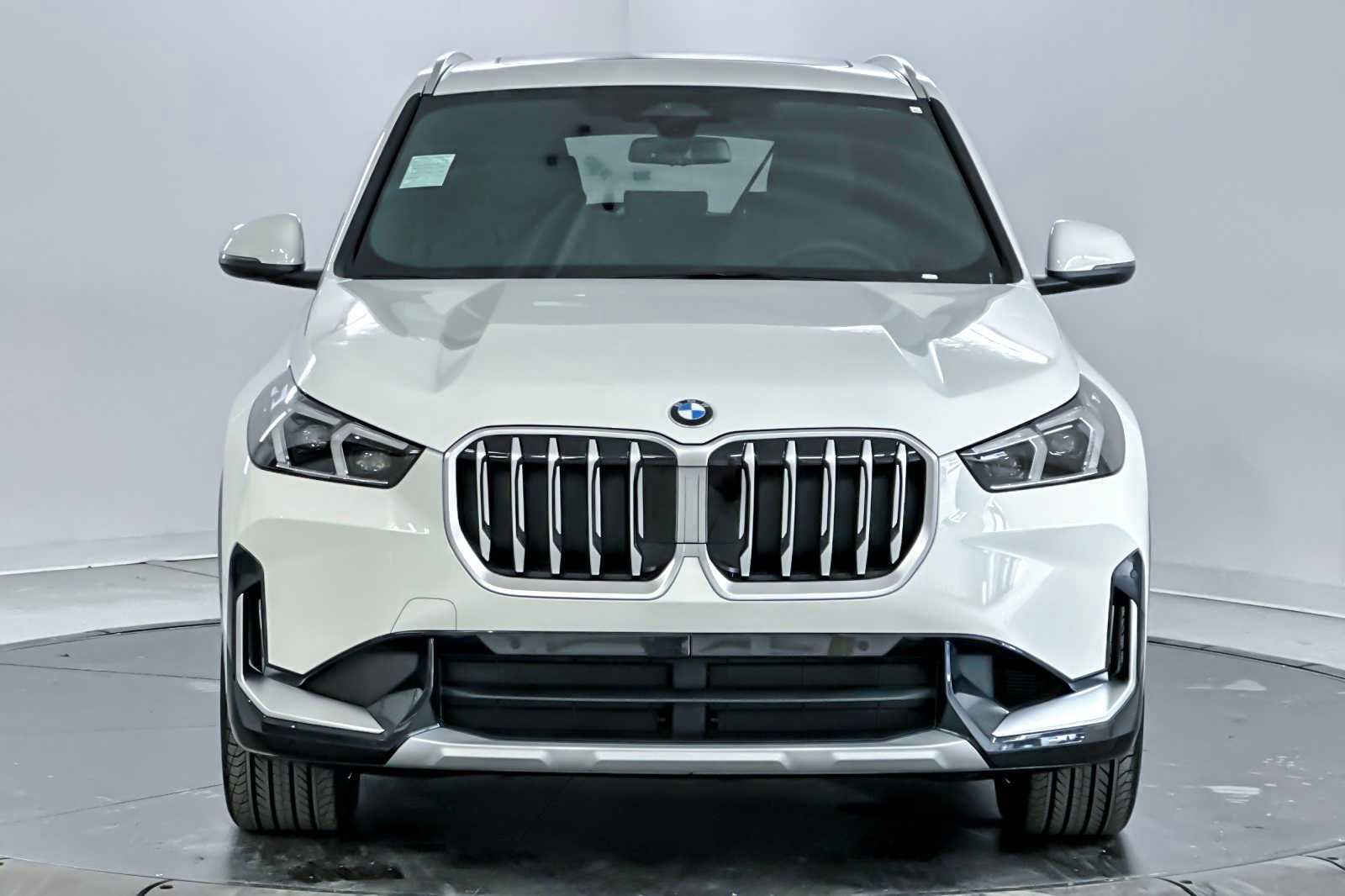 Thumbnail: 2026 BMW X1 - 10