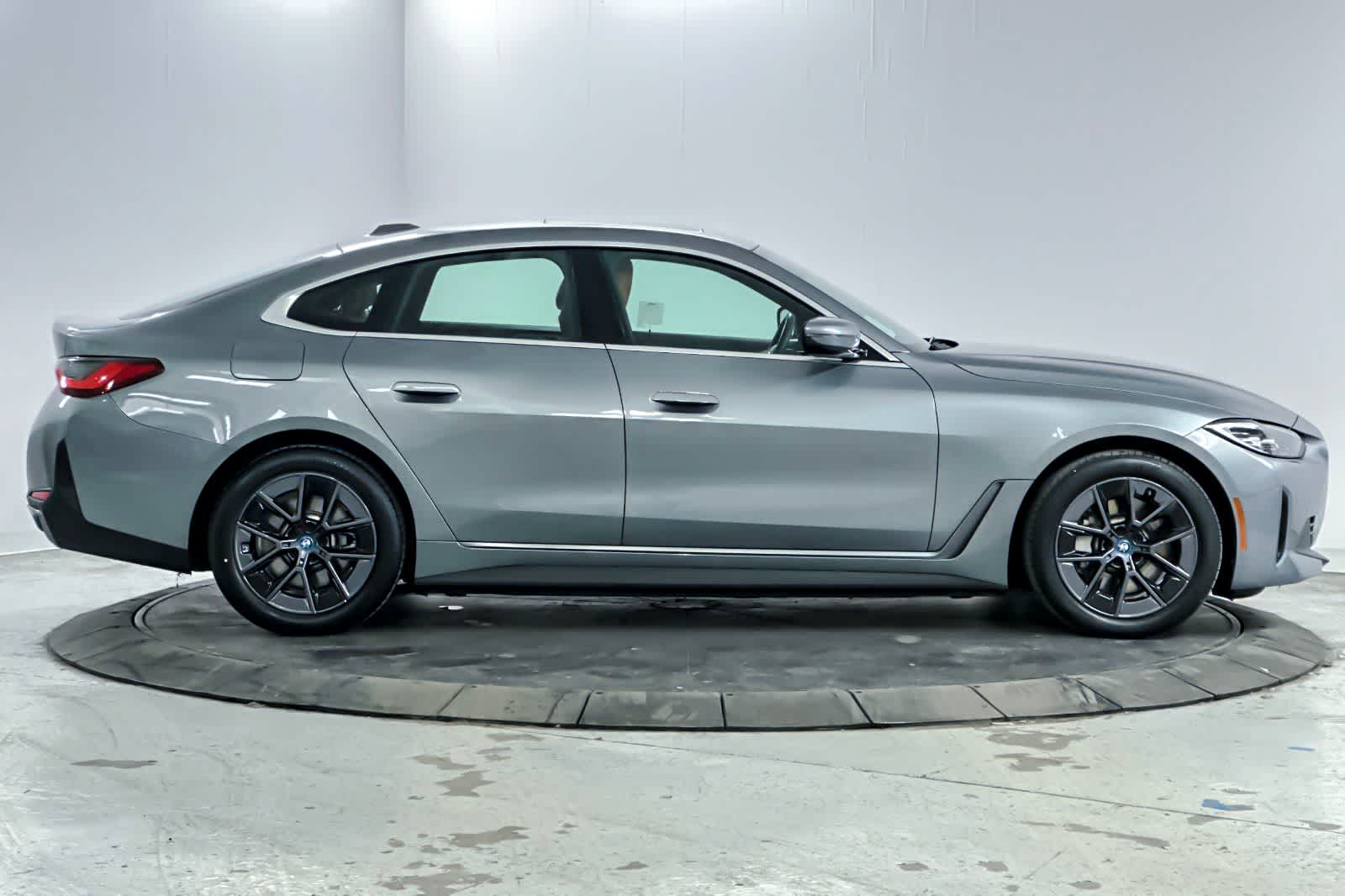 Thumbnail: 2023 BMW i4 - 8