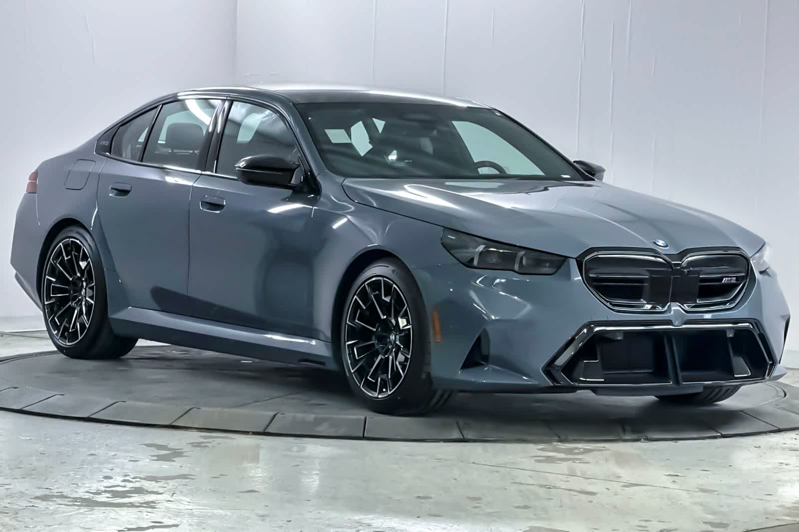 Thumbnail: 2026 BMW M5 - 9