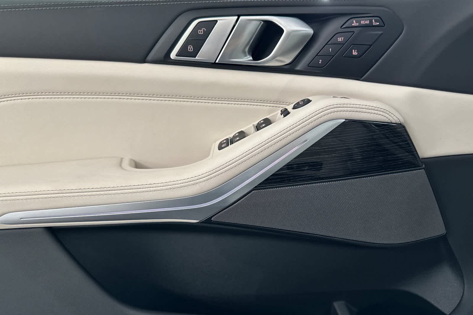 Thumbnail: 2026 BMW X7 - 12