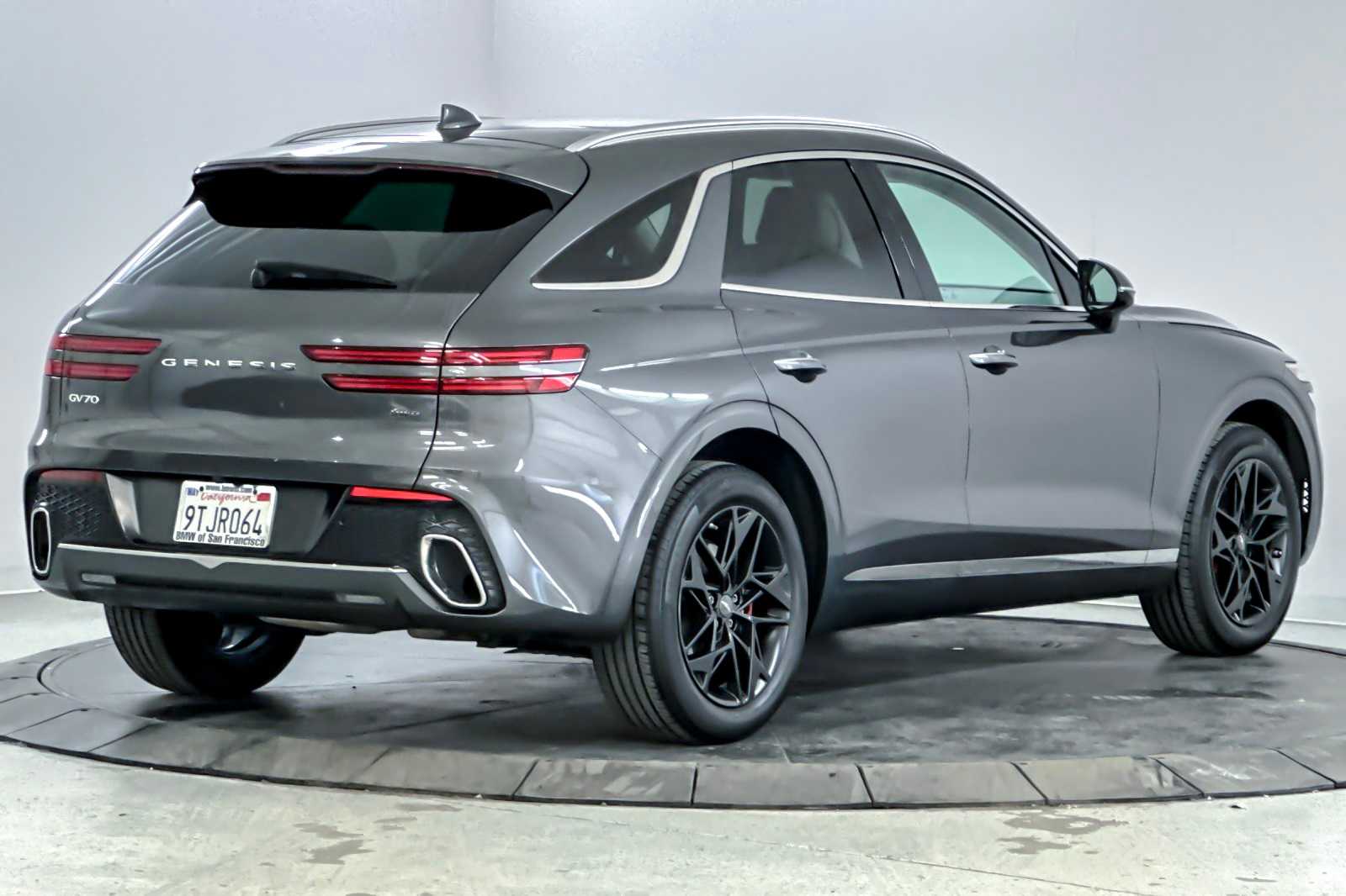 Thumbnail: 2022 Genesis GV70 - 2