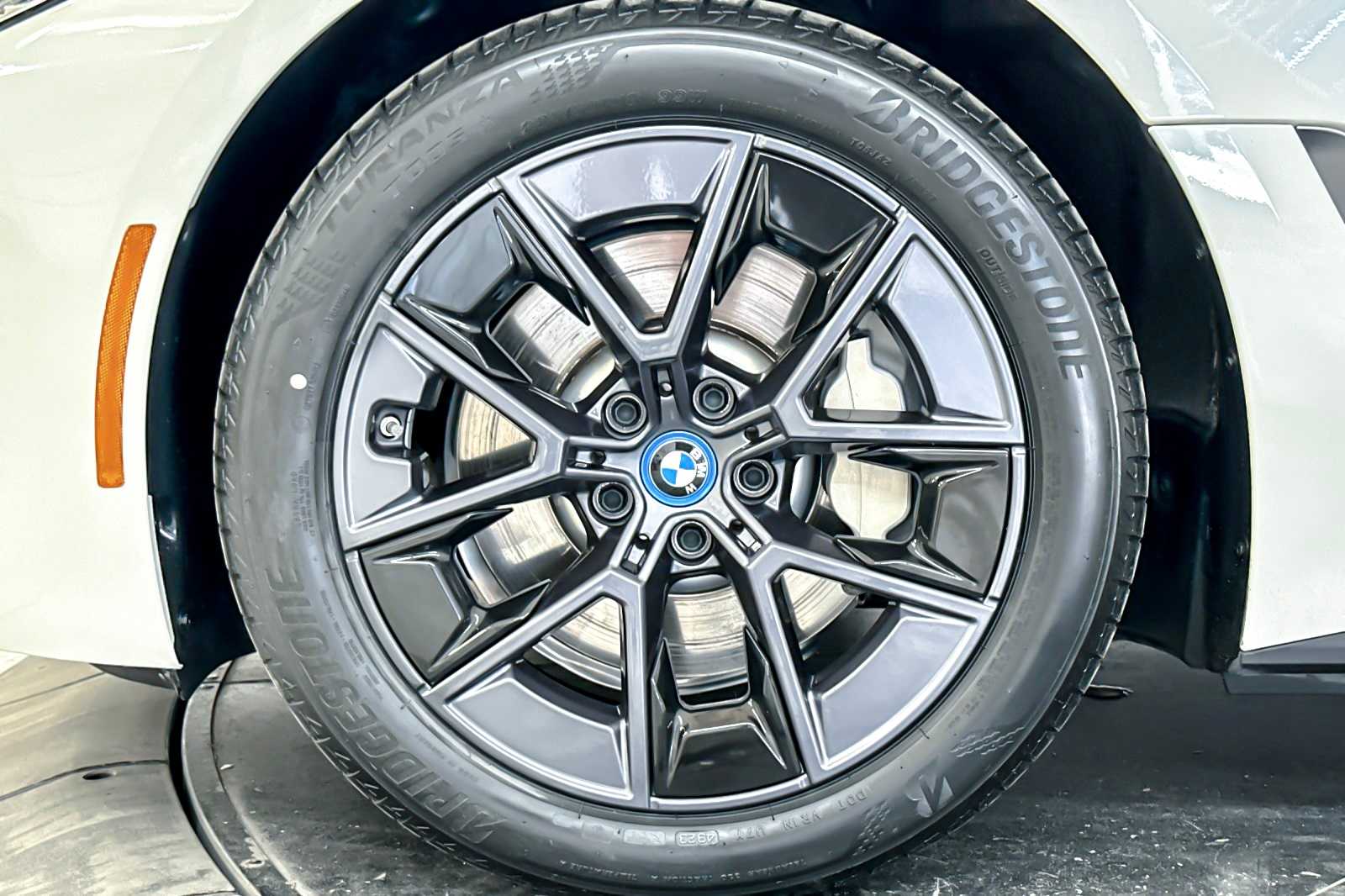 Thumbnail: 2023 BMW i4 - 26