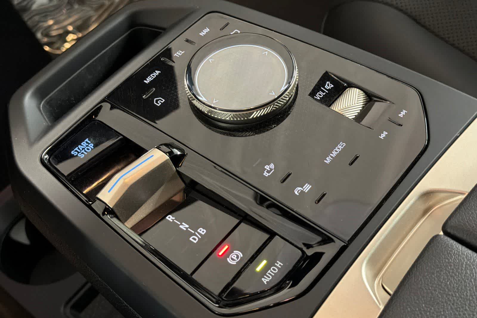 Thumbnail: 2023 BMW iX - 22