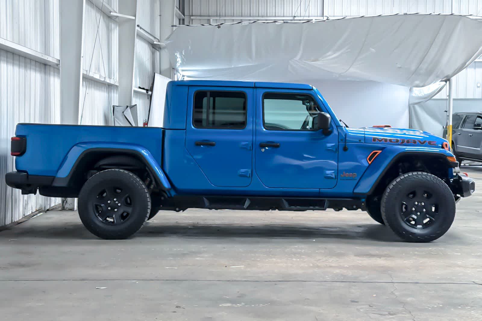 Thumbnail: 2023 Jeep Gladiator - 8