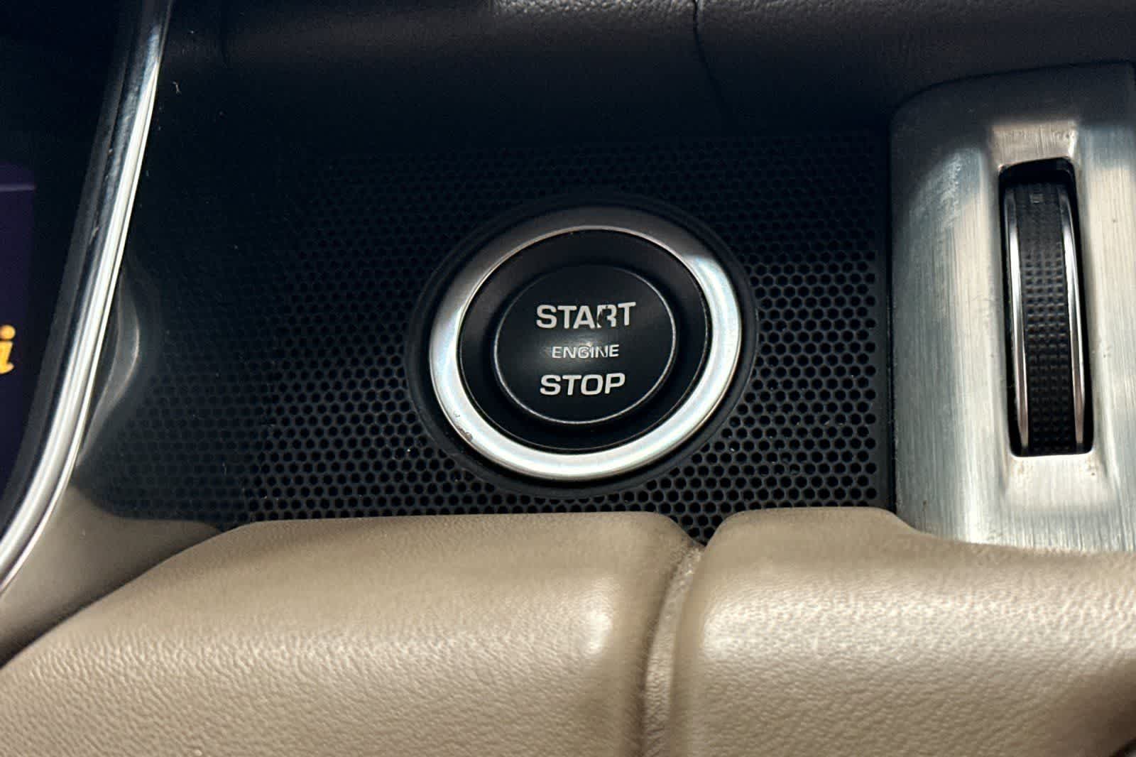 Thumbnail: 2020 Land Rover Range Rover - 22