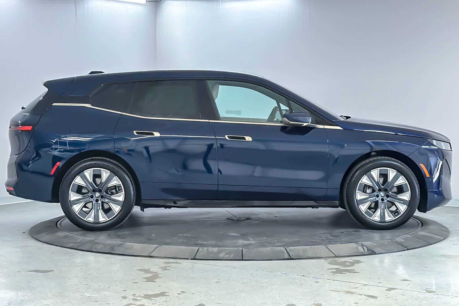 Thumbnail: 2026 BMW iX - 8