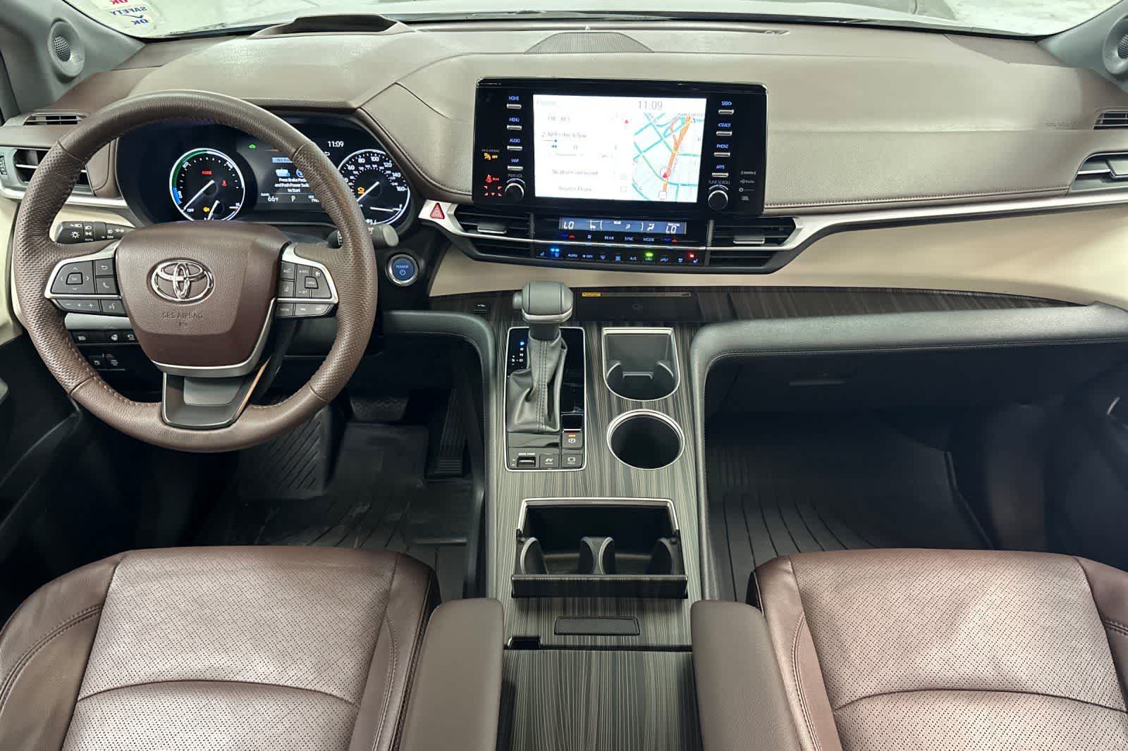 Thumbnail: 2024 Toyota Sienna - 3