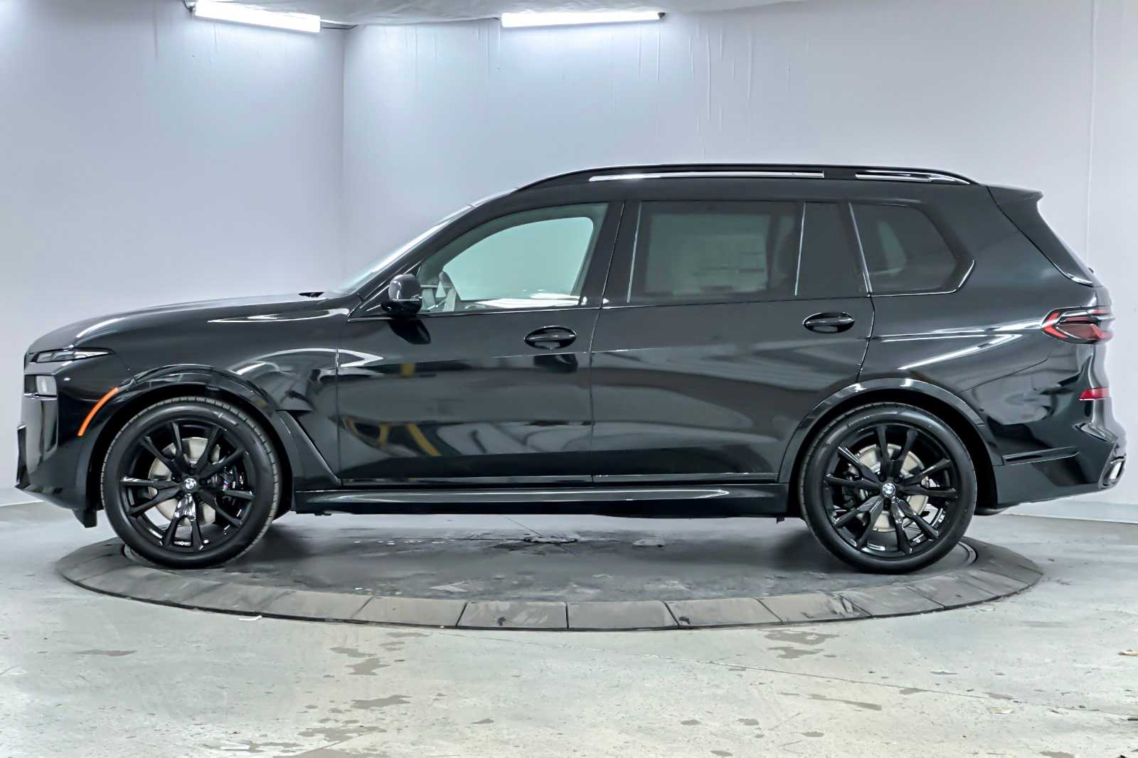 Thumbnail: 2026 BMW X7 - 5