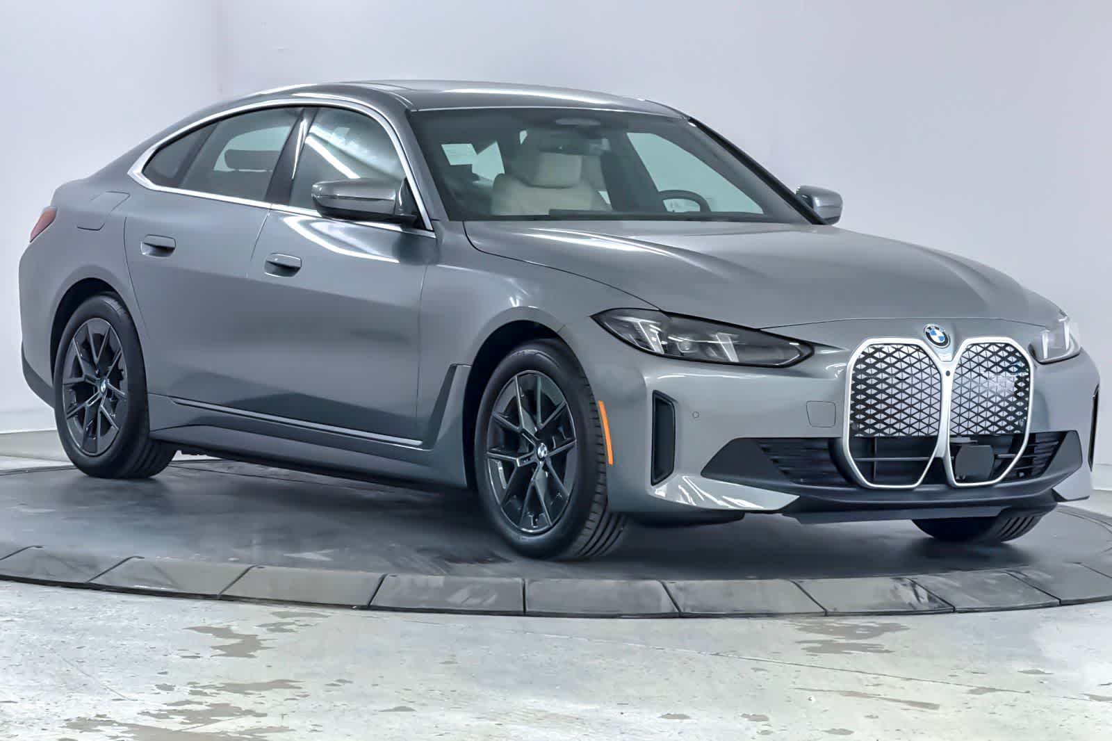 Thumbnail: 2026 BMW i4 - 9