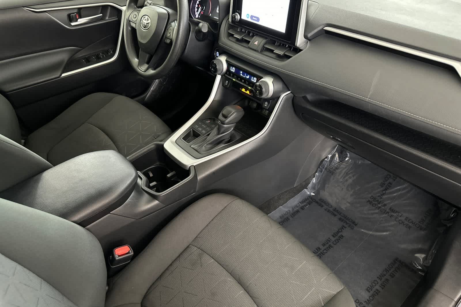 2024 Toyota RAV4 XLE 16