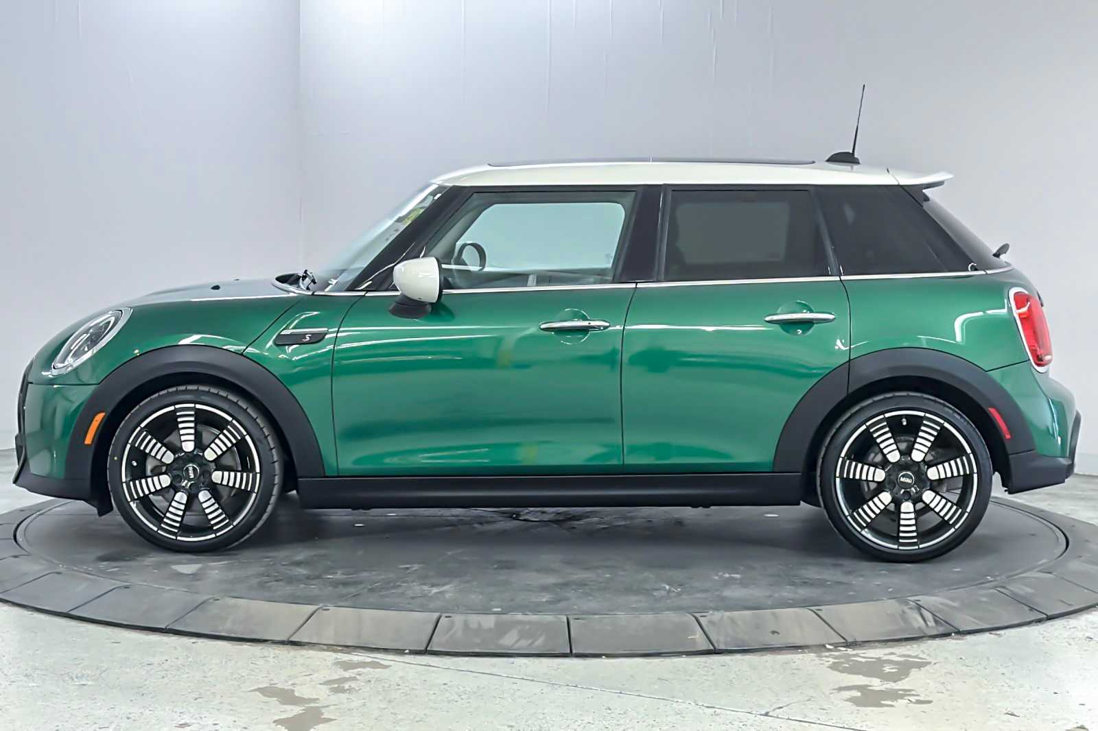 Thumbnail: 2023 MINI Cooper Hardtop - 5