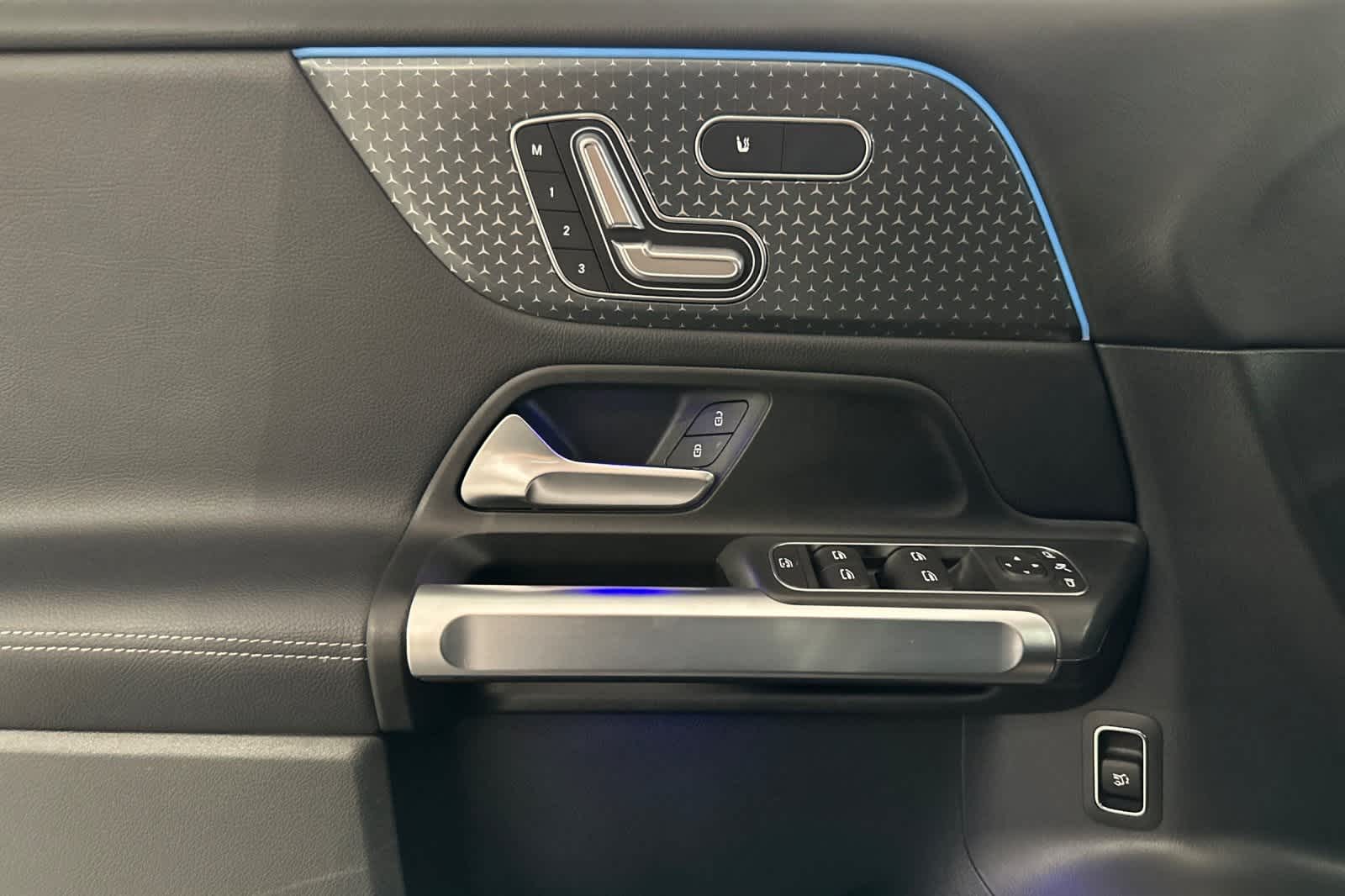 Thumbnail: 2024 Mercedes-Benz GLB - 12