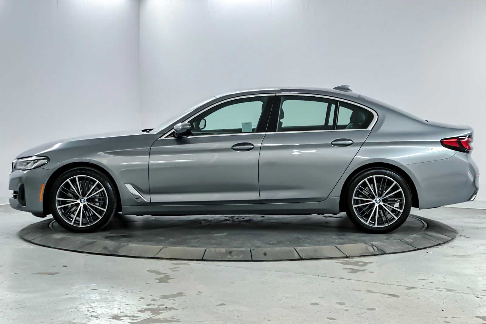 Thumbnail: 2023 BMW 5 Series - 5