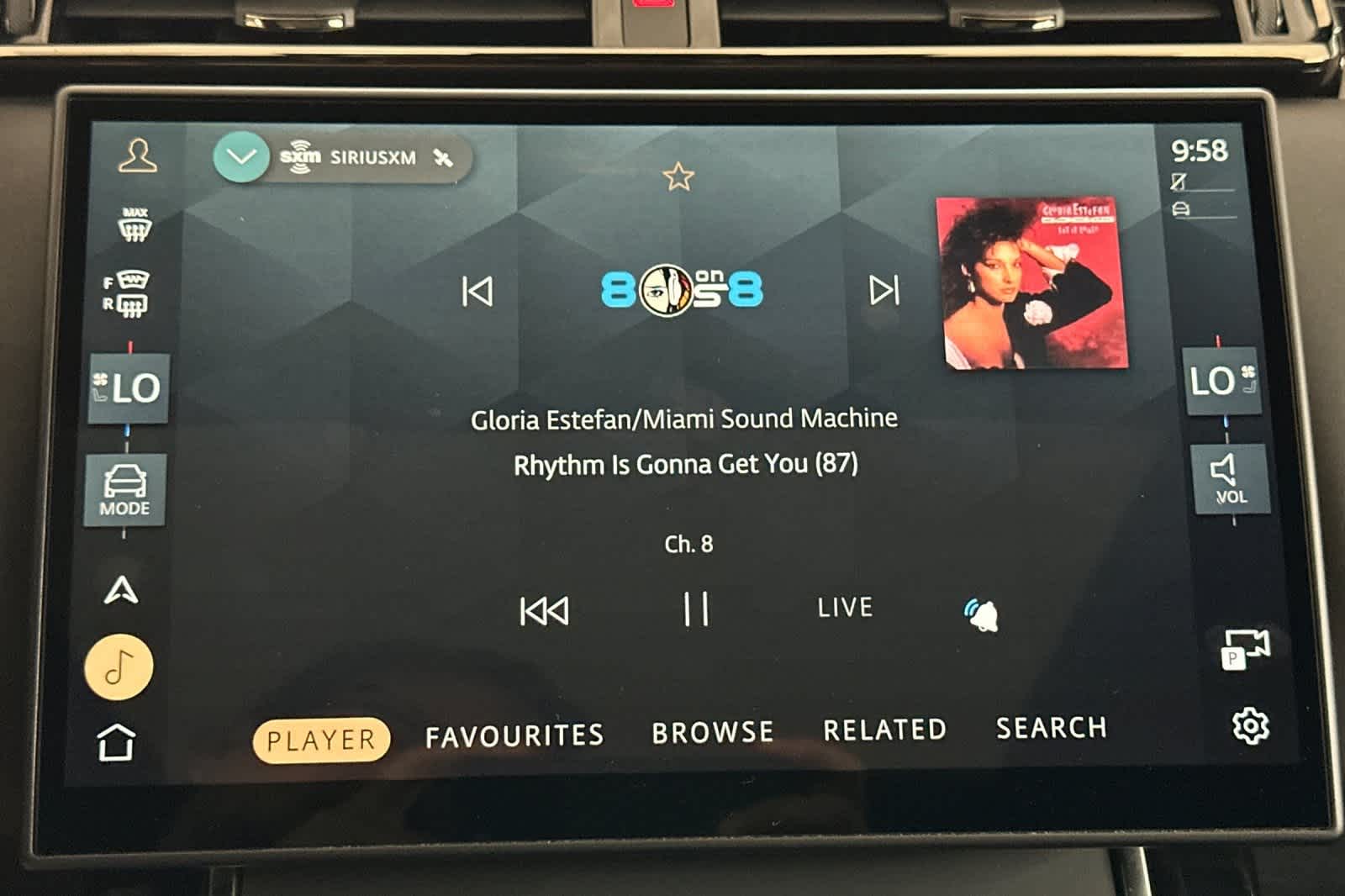 Thumbnail: 2025 Land Rover Range Rover Velar - 18