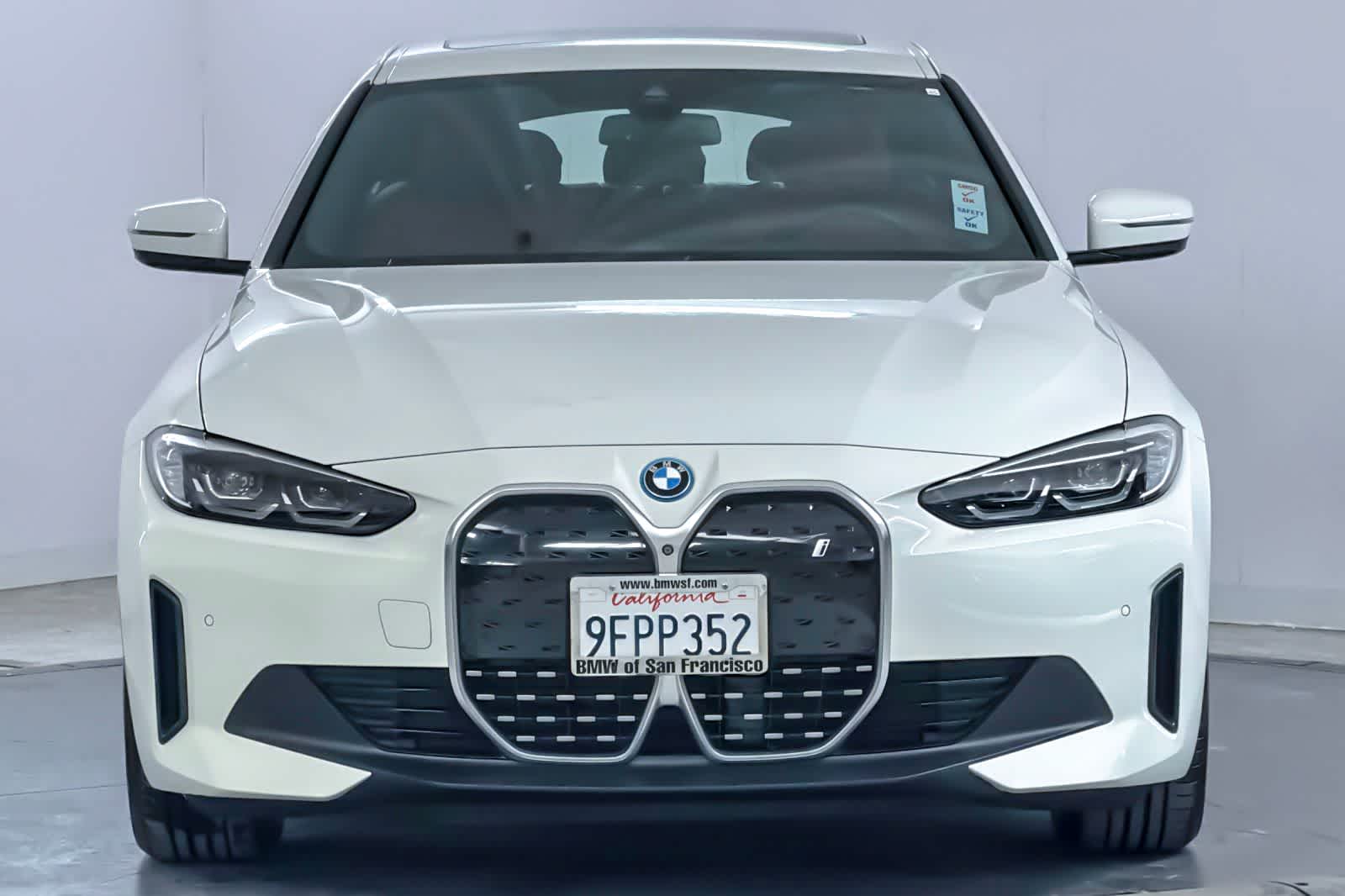 Thumbnail: 2023 BMW i4 - 10