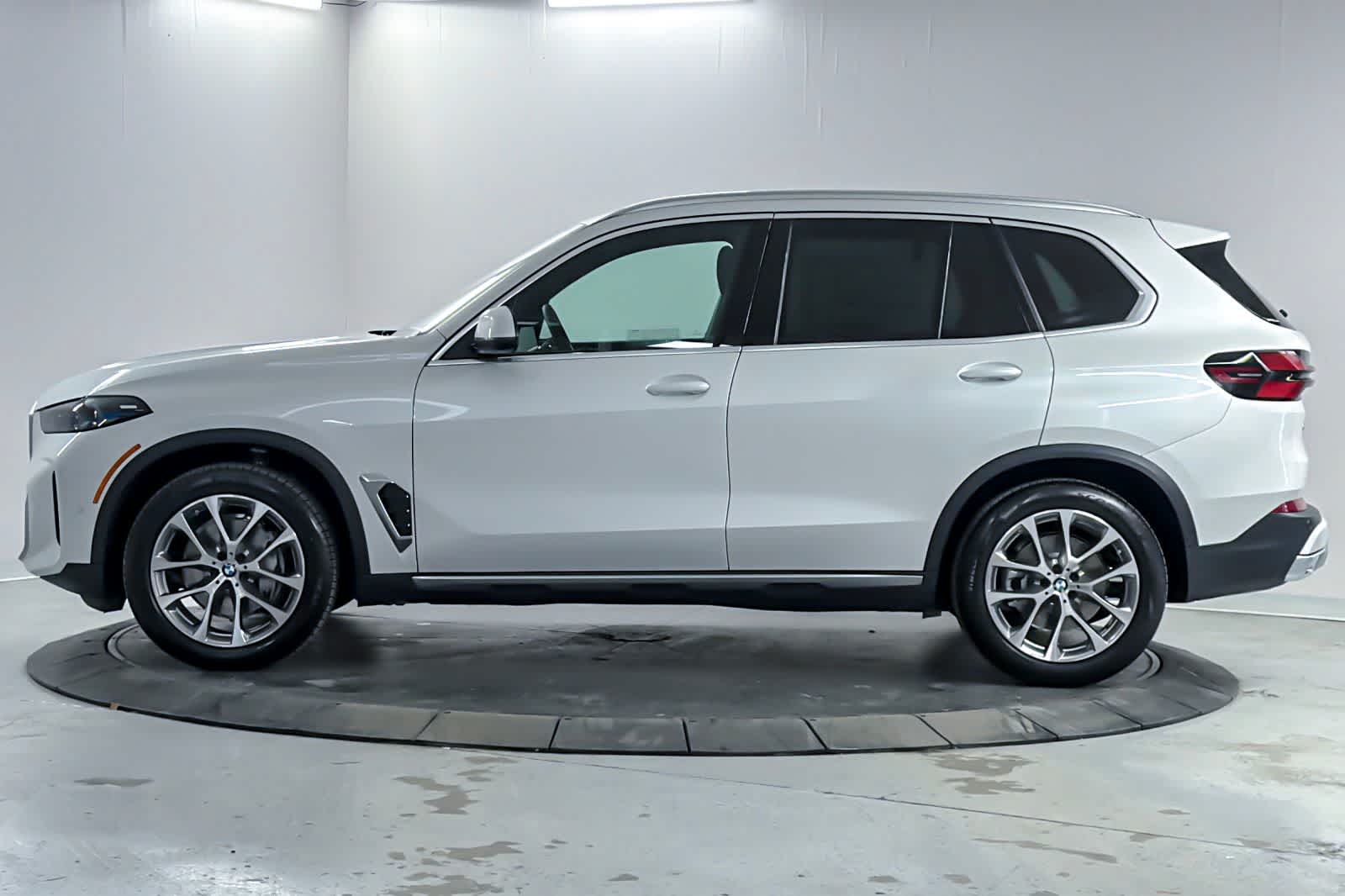 Thumbnail: 2026 BMW X5 - 5