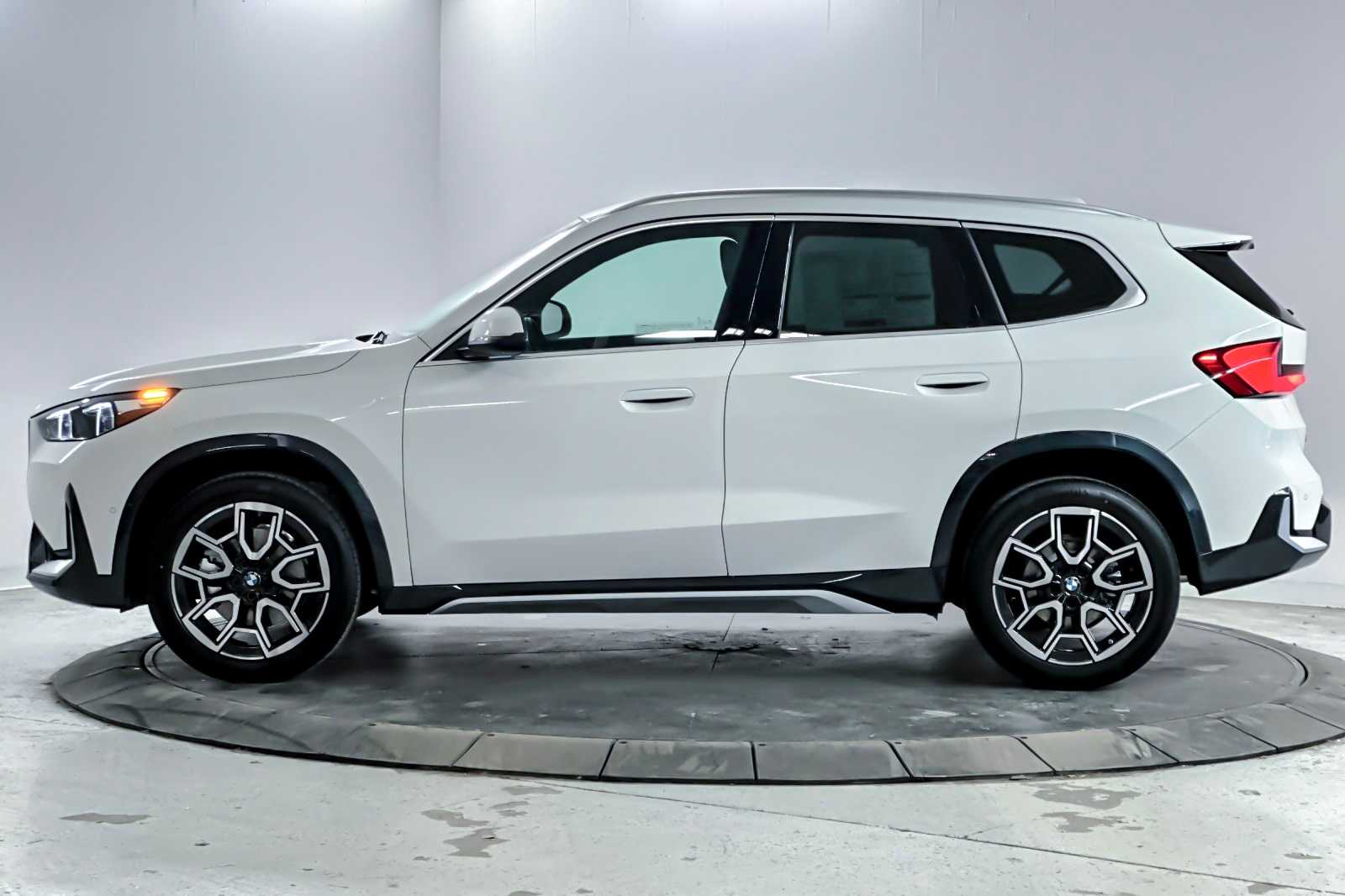 Thumbnail: 2026 BMW X1 - 5