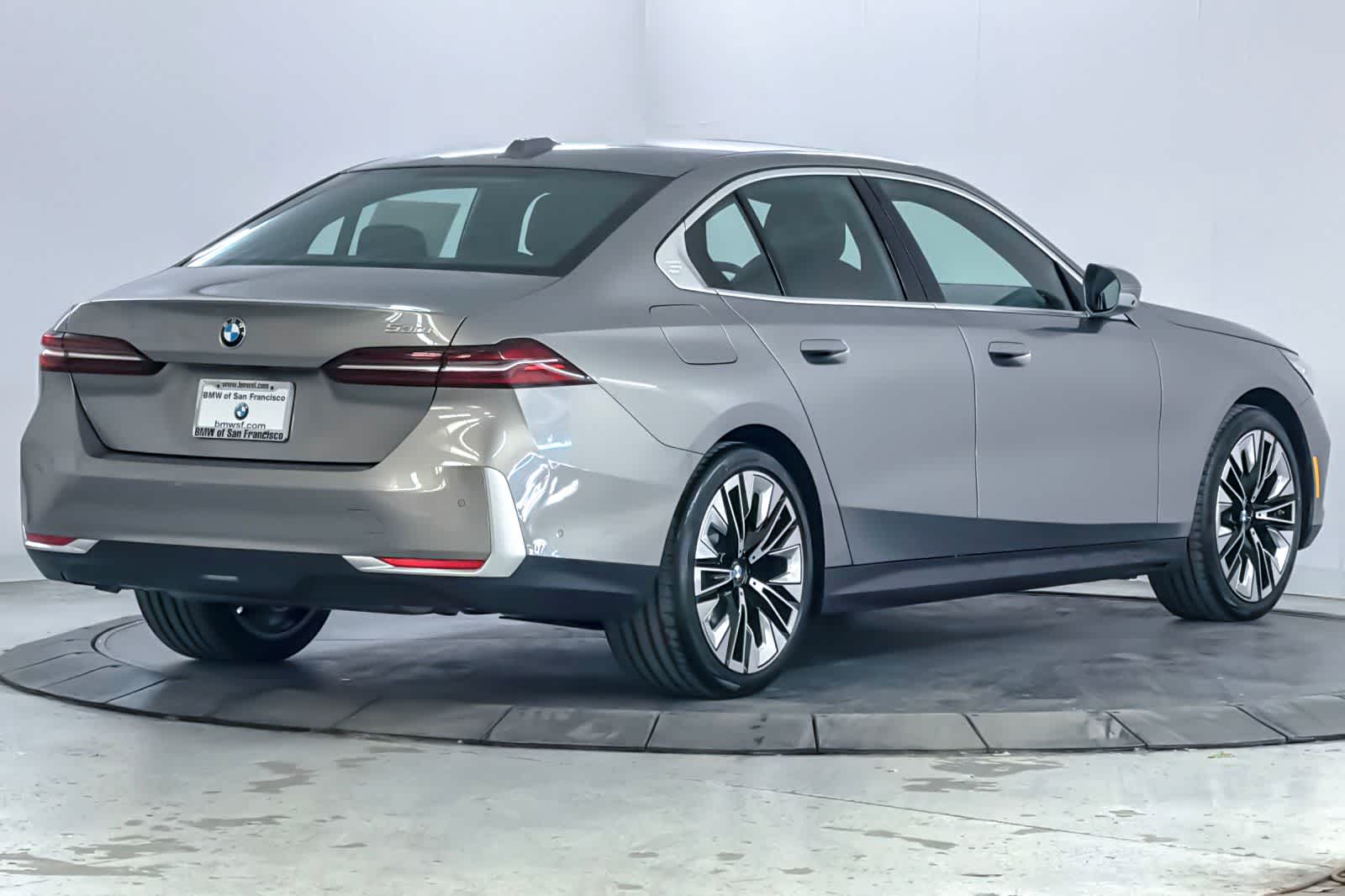 Thumbnail: 2026 BMW 5 Series - 2