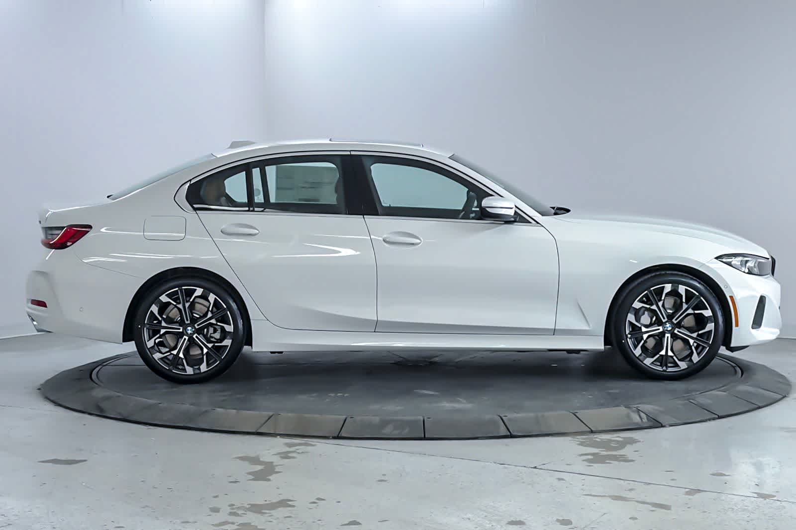 Thumbnail: 2026 BMW 3 Series - 8