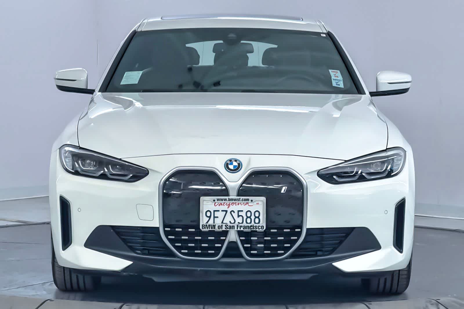 Thumbnail: 2023 BMW i4 - 10