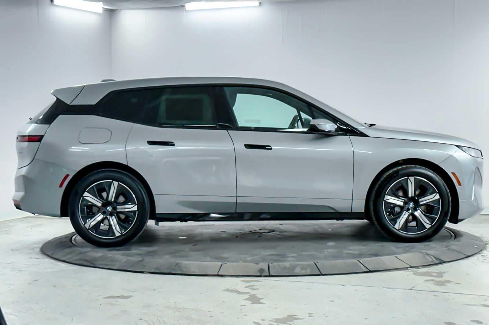 Thumbnail: 2026 BMW iX - 8