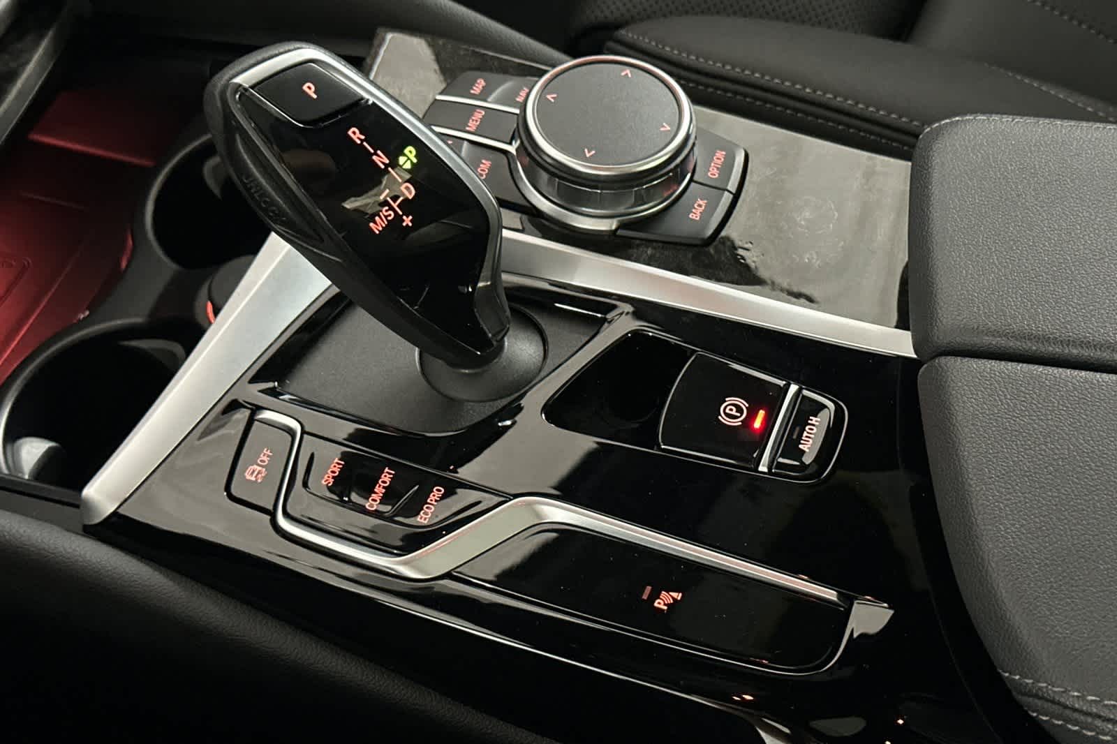 Thumbnail: 2023 BMW 5 Series - 21