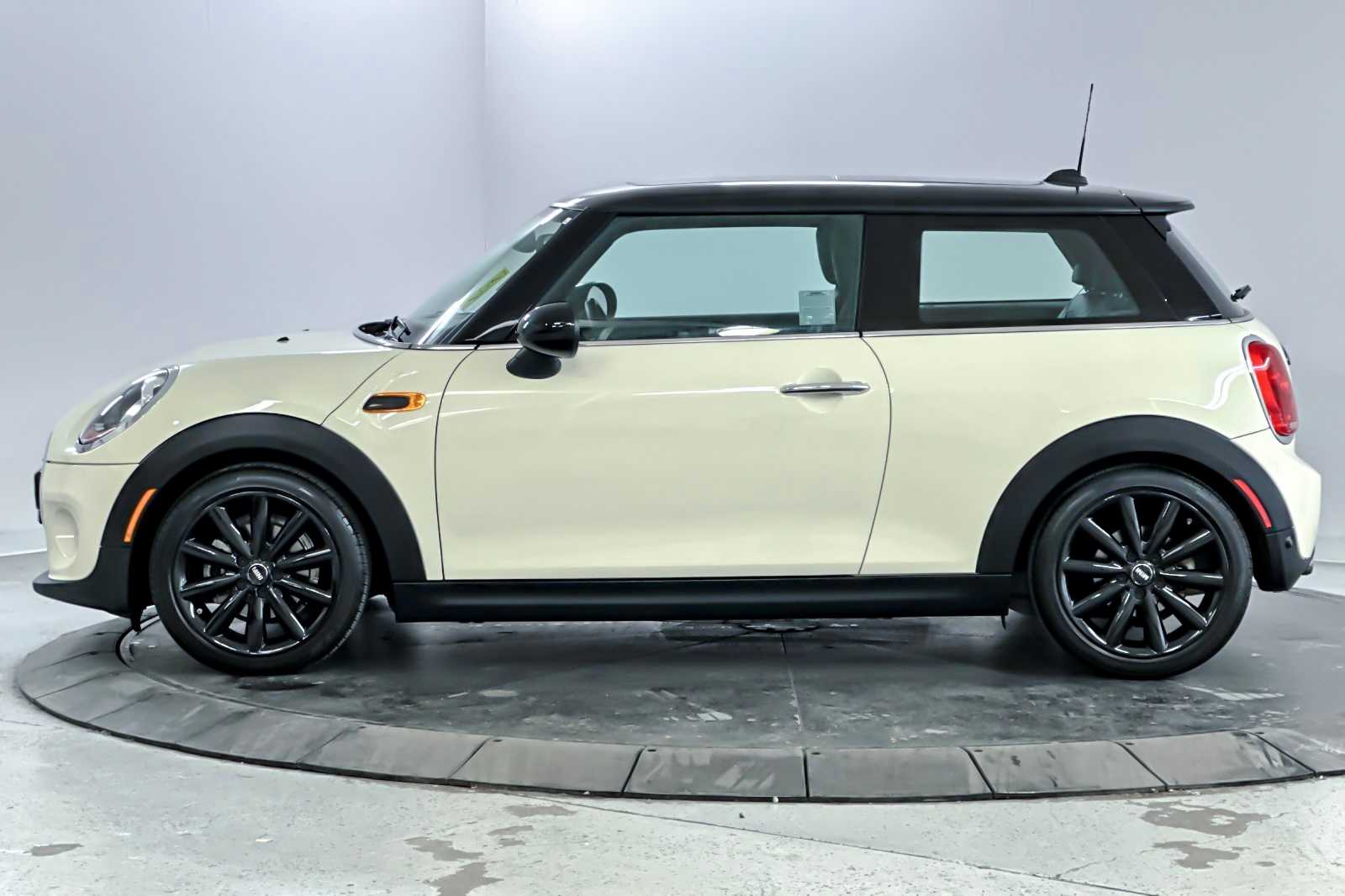 Thumbnail: 2018 MINI Cooper Hardtop - 5
