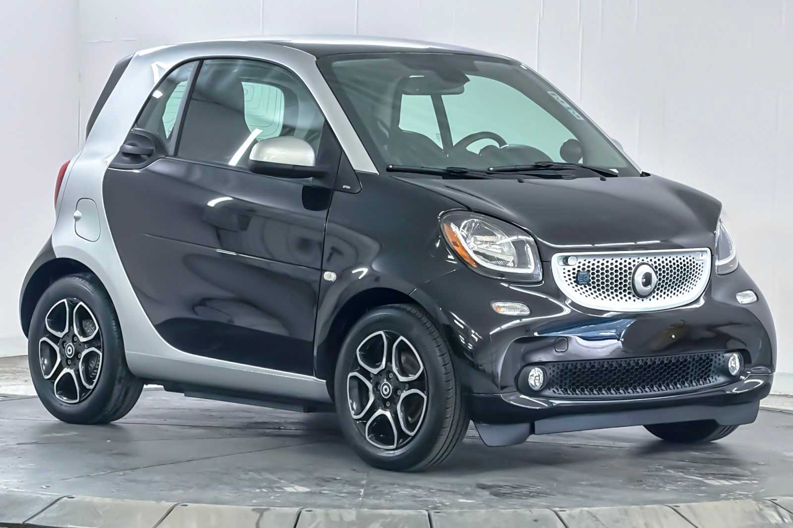 Thumbnail: 2018 smart fortwo - 8