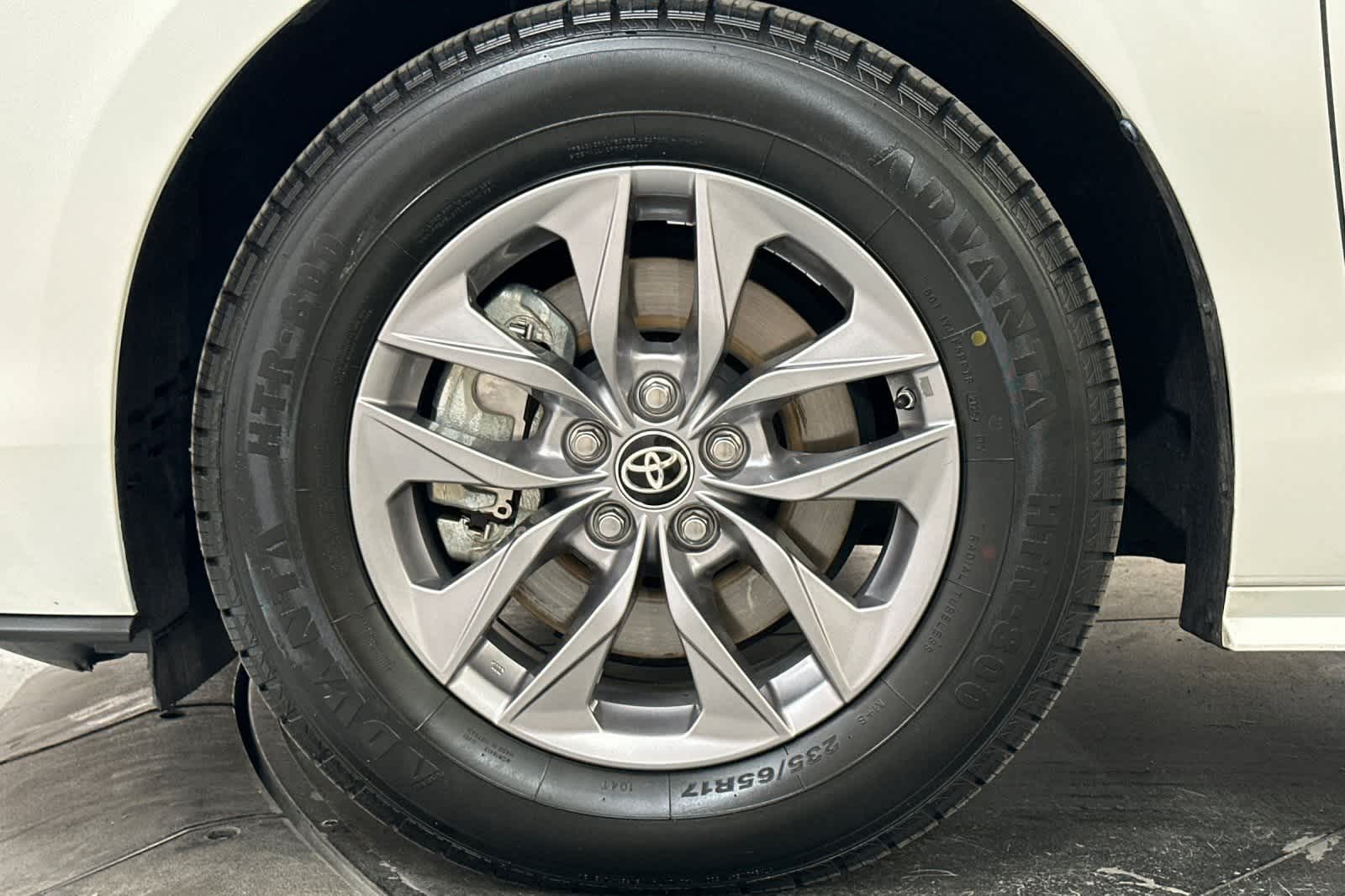 Thumbnail: 2021 Toyota Sienna - 27