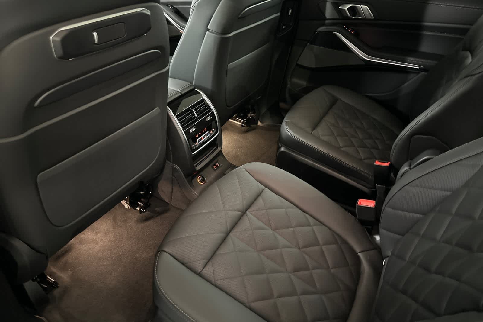 Thumbnail: 2026 BMW X7 - 4