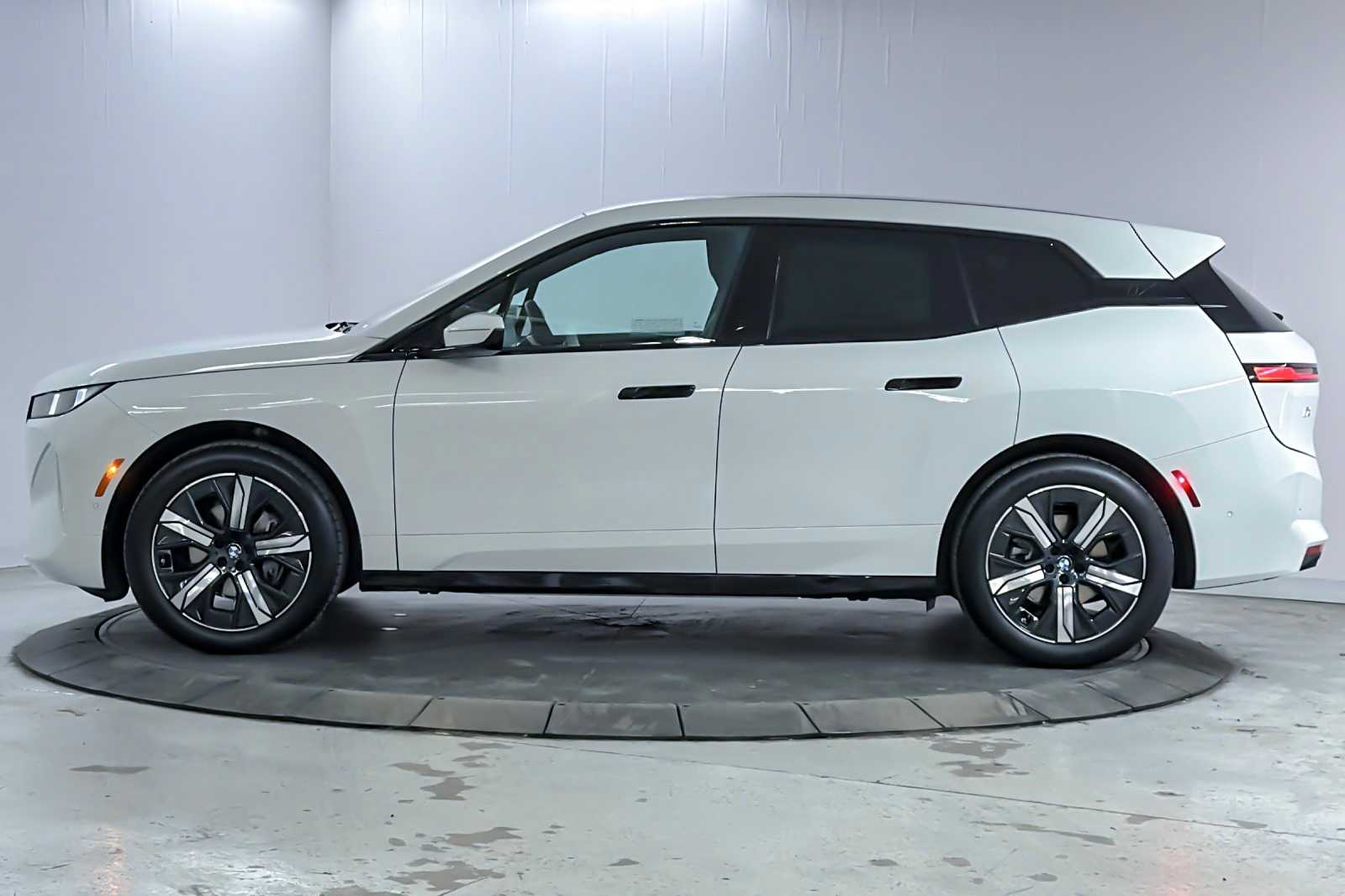 Thumbnail: 2026 BMW iX - 5