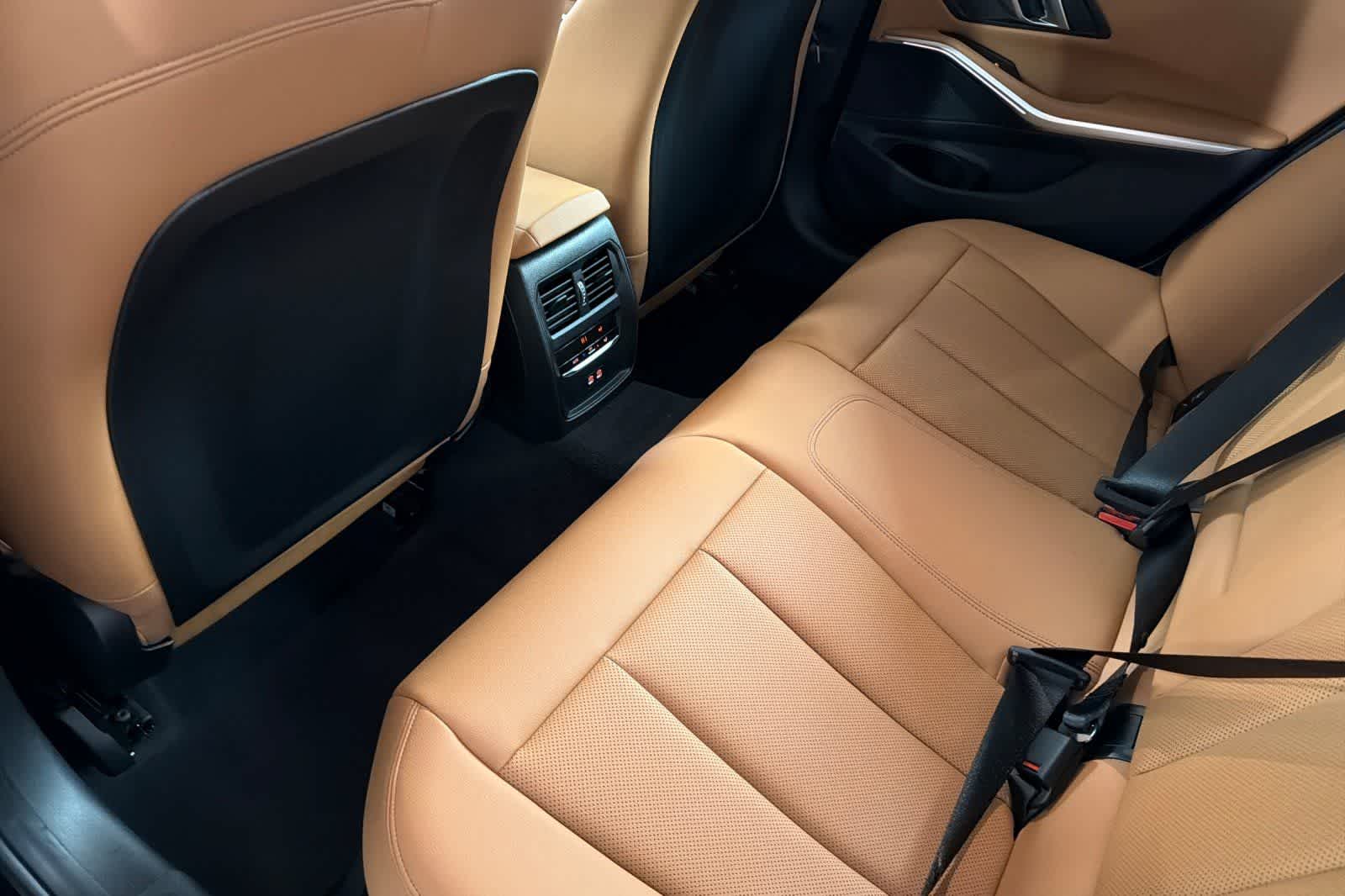 Thumbnail: 2025 BMW 3 Series - 4