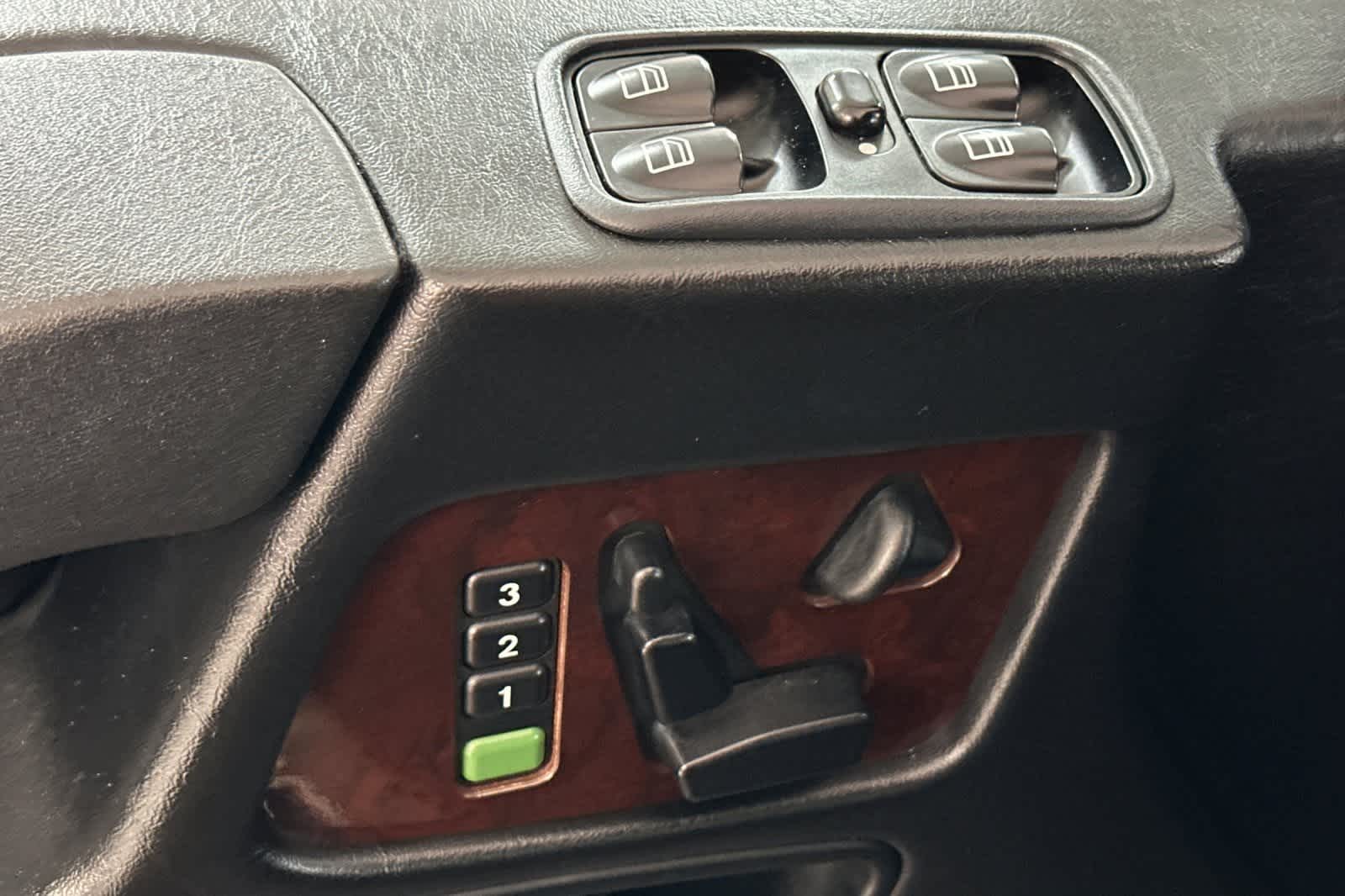 Thumbnail: 2002 Mercedes-Benz G-Class - 13