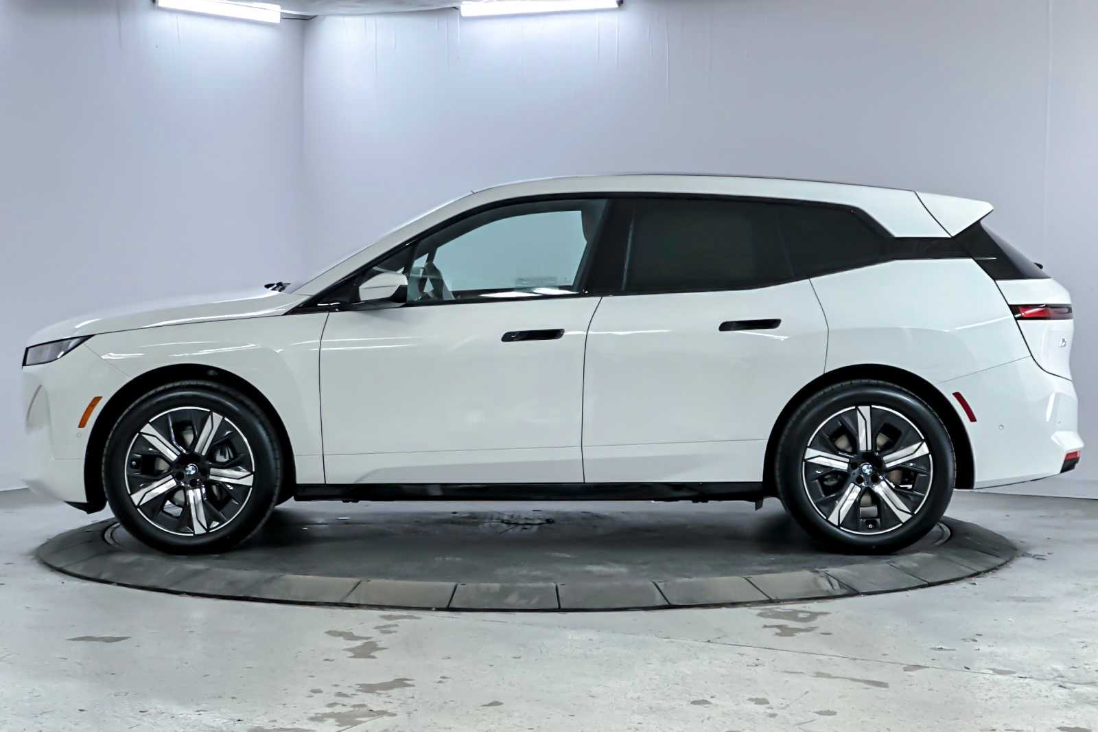 Thumbnail: 2026 BMW iX - 5